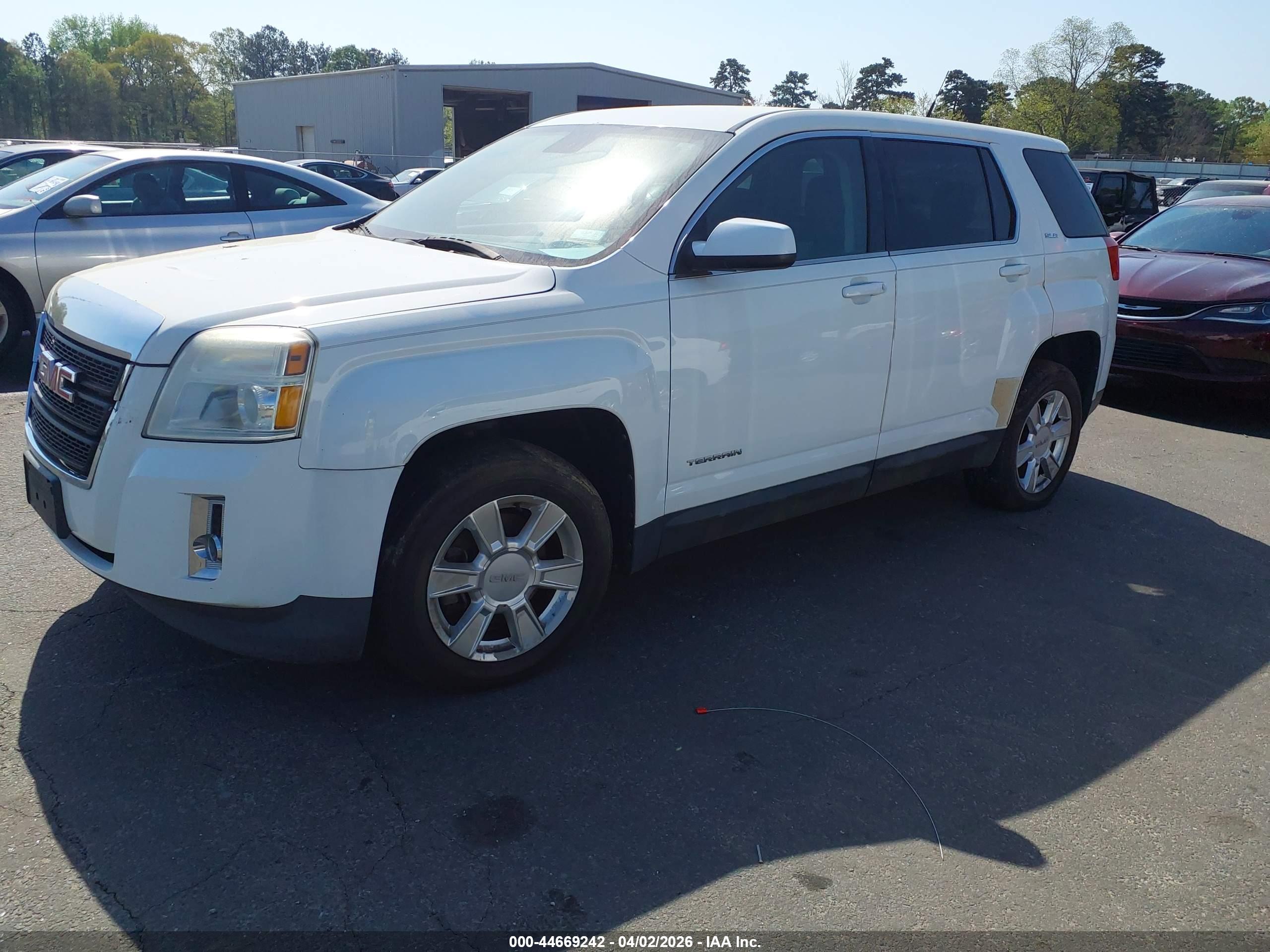 GMC TERRAIN image 2