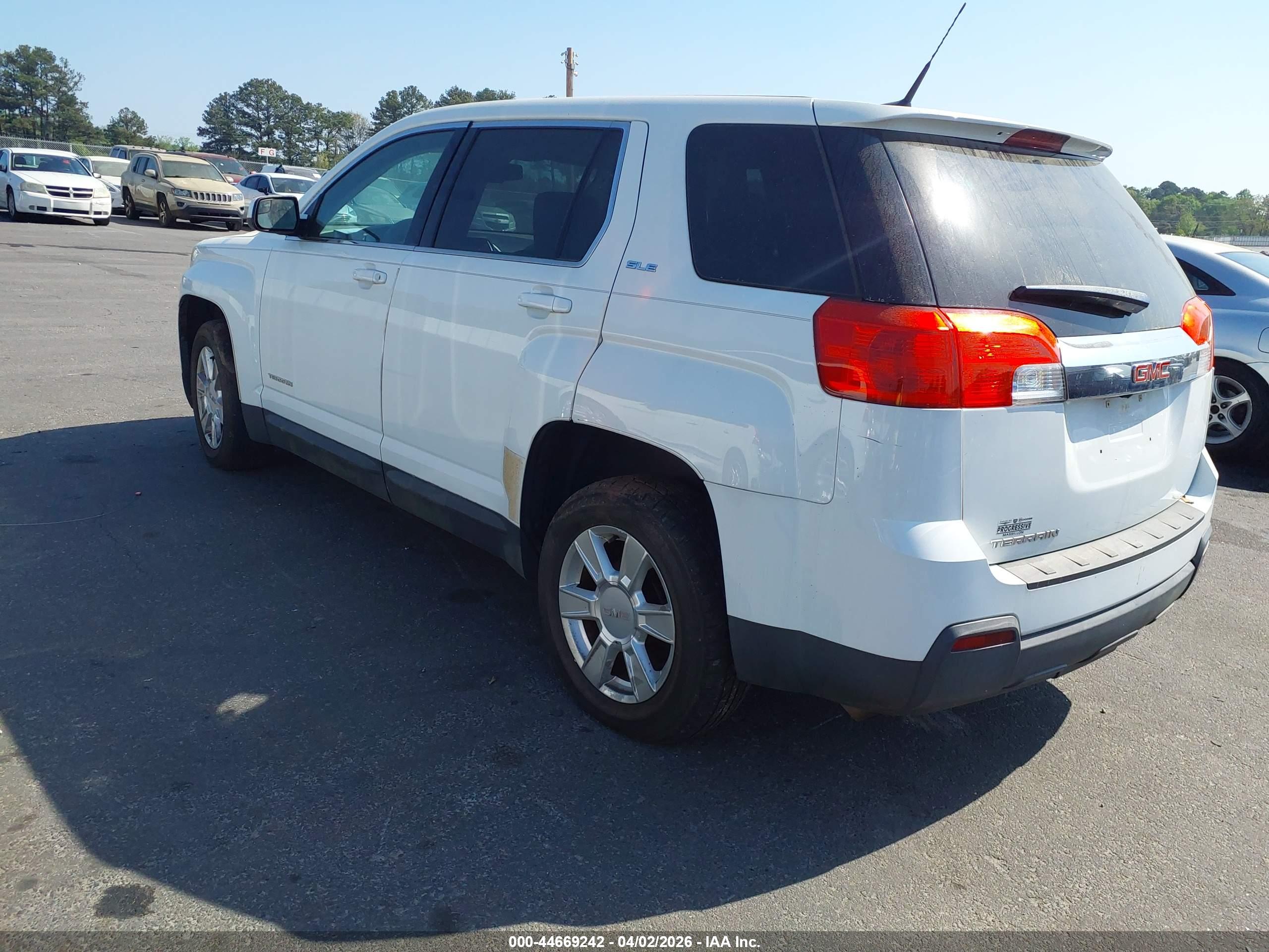 GMC TERRAIN image 3
