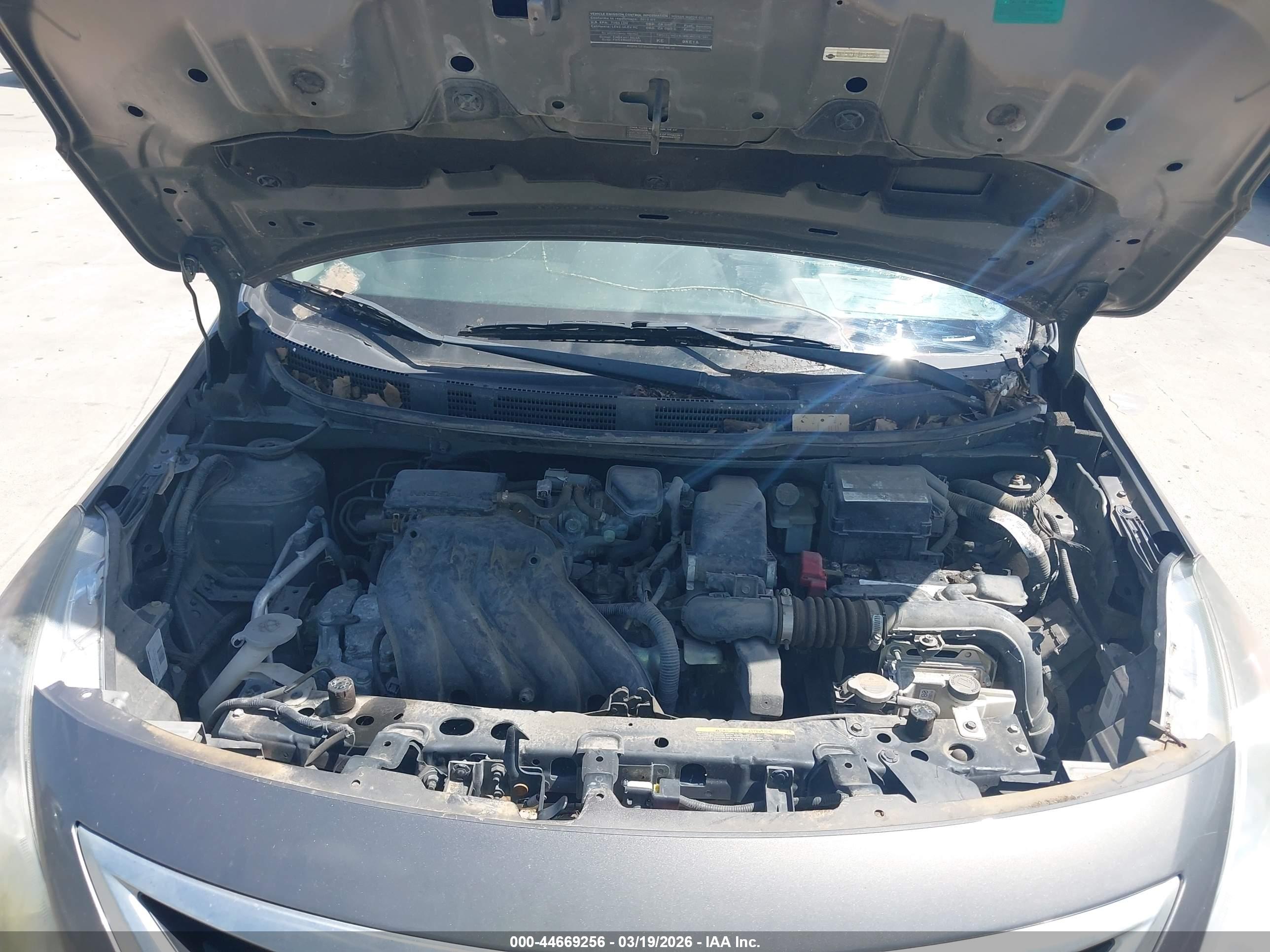 NISSAN VERSA image 10