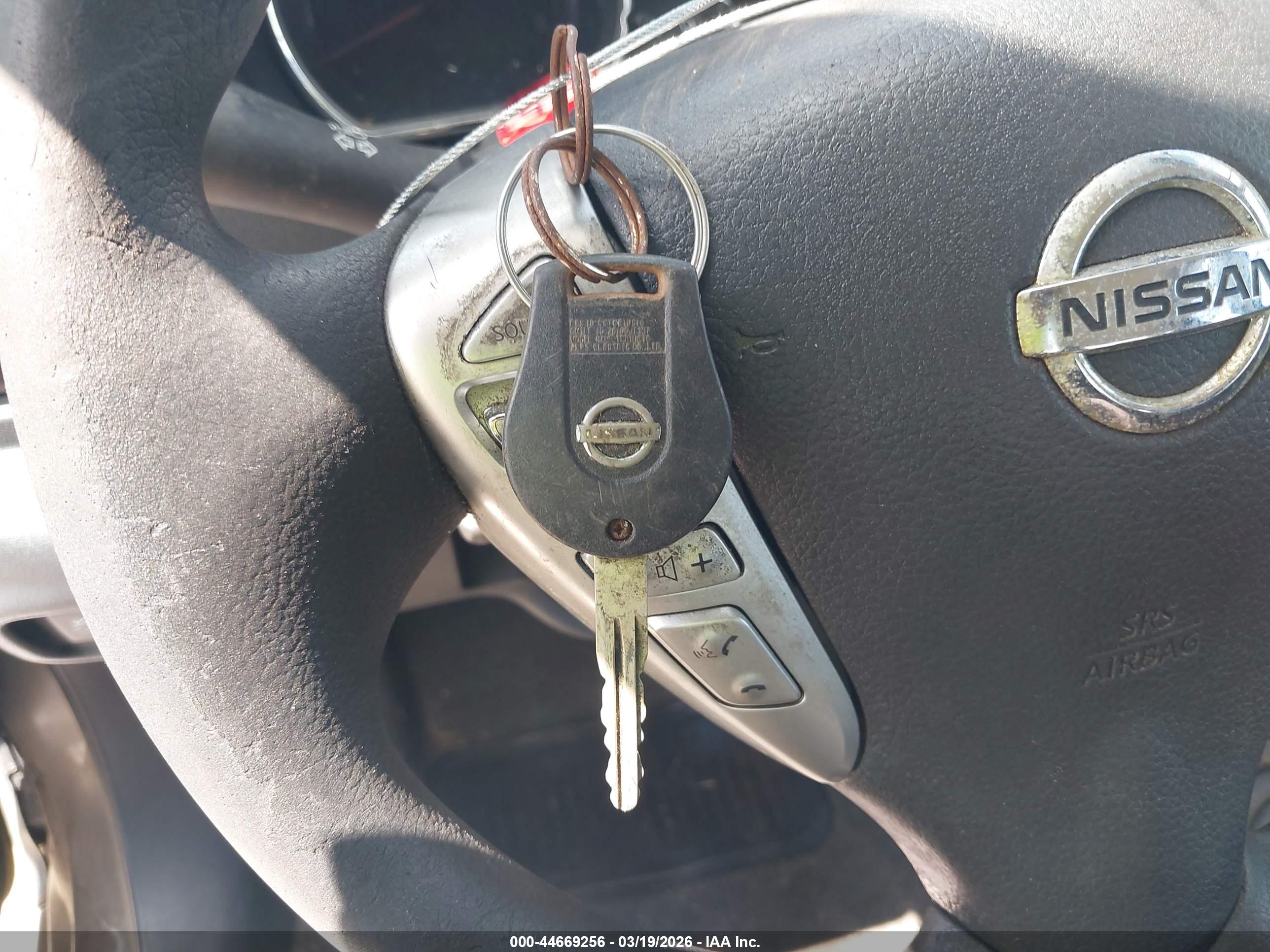 NISSAN VERSA image 11