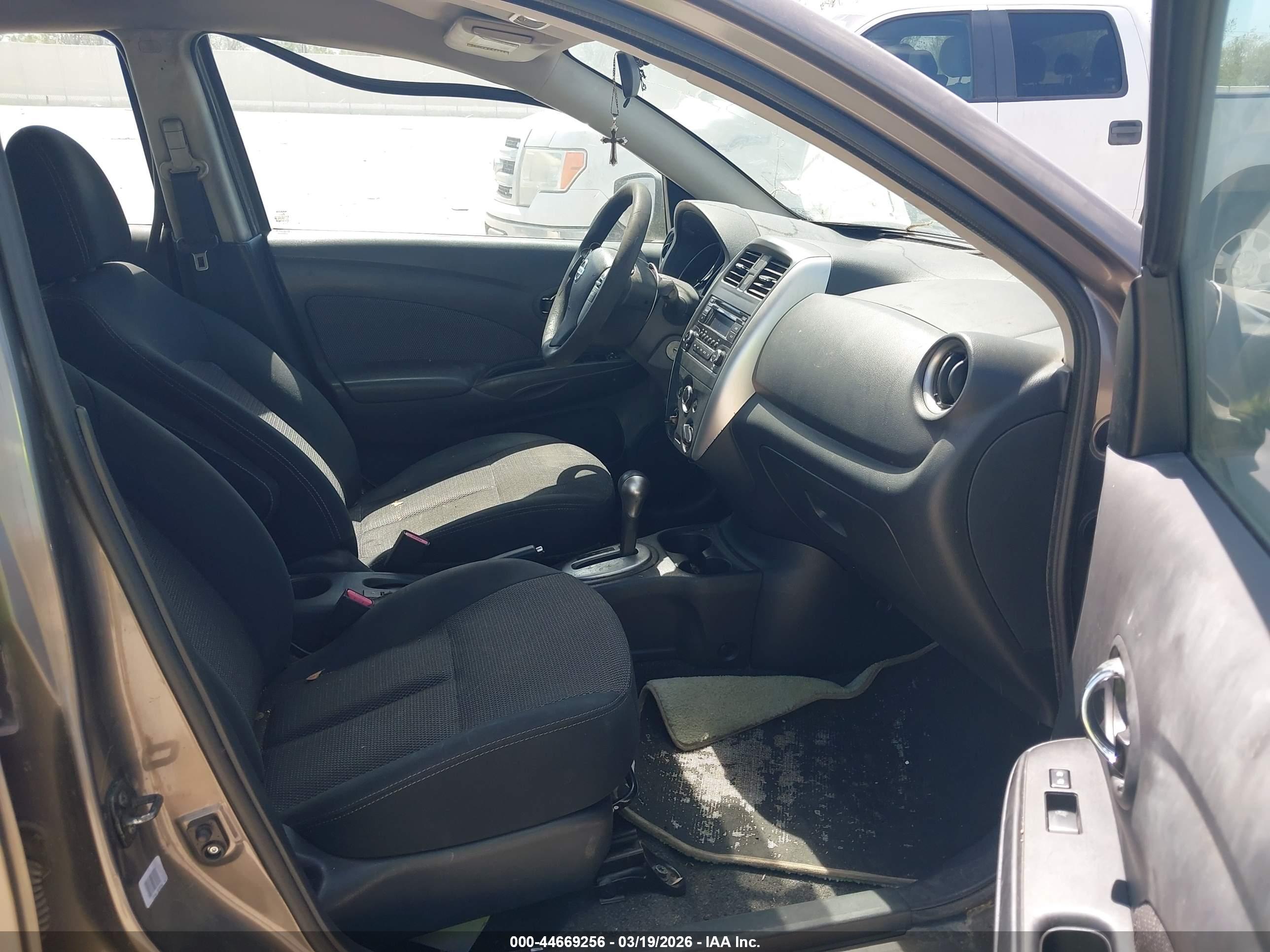 NISSAN VERSA image 5