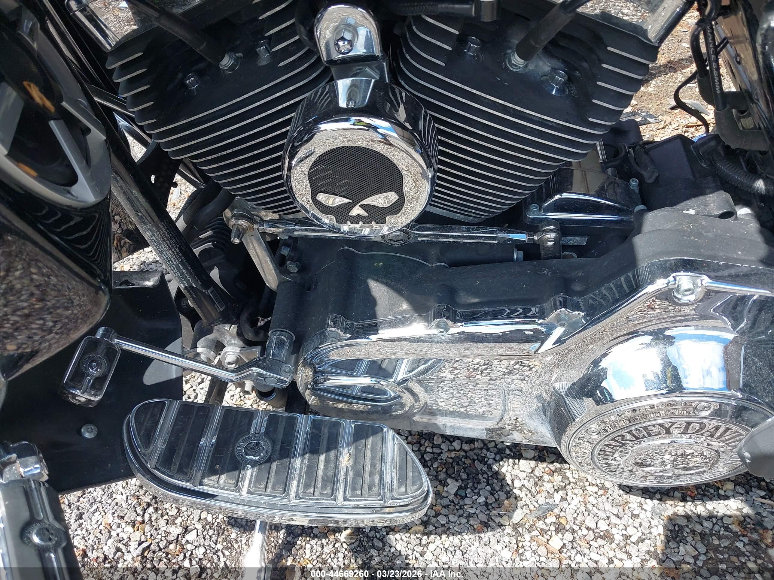 HARLEY-DAVIDSON FLHX image 9