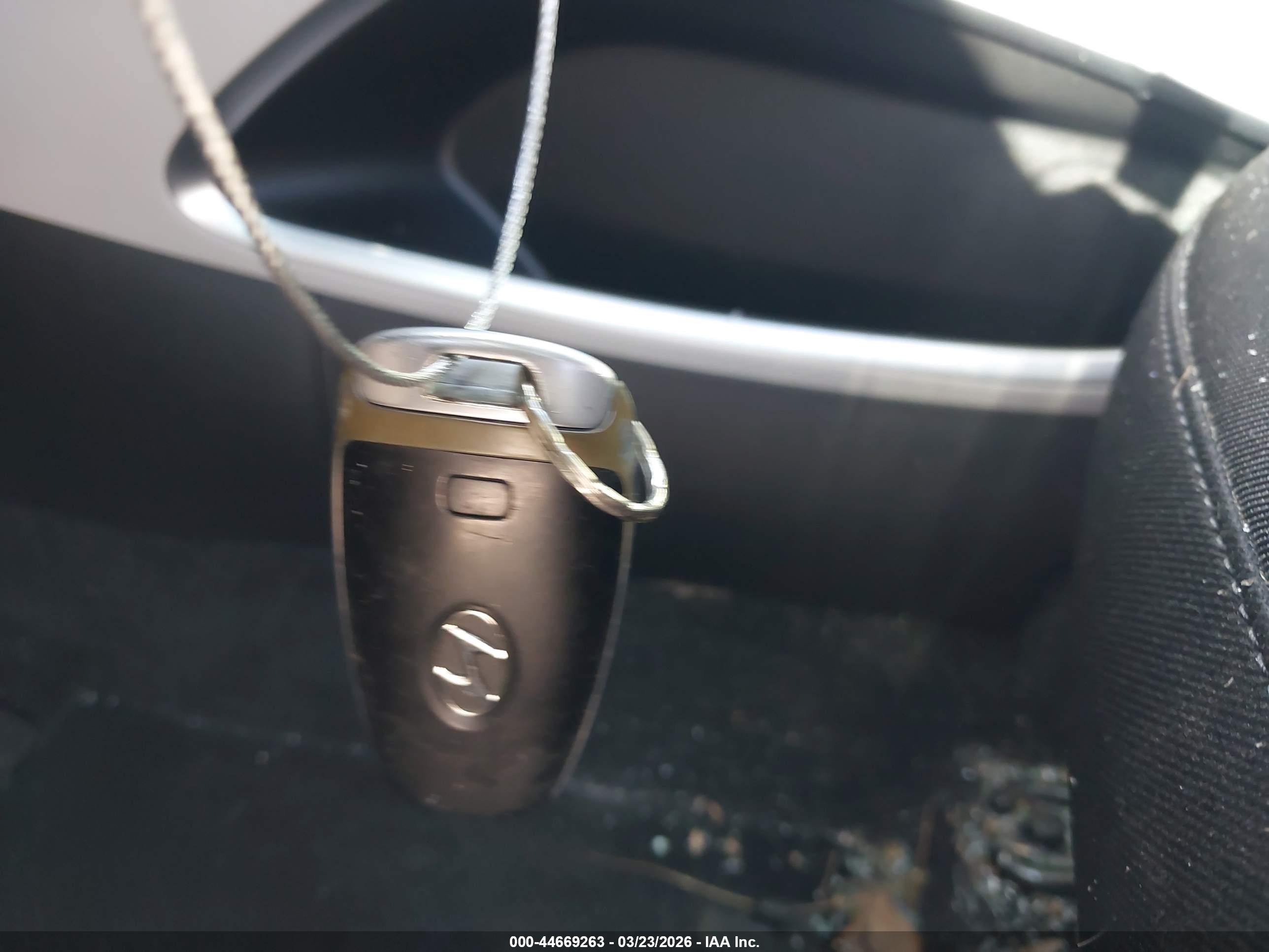 HYUNDAI TUCSON image 11