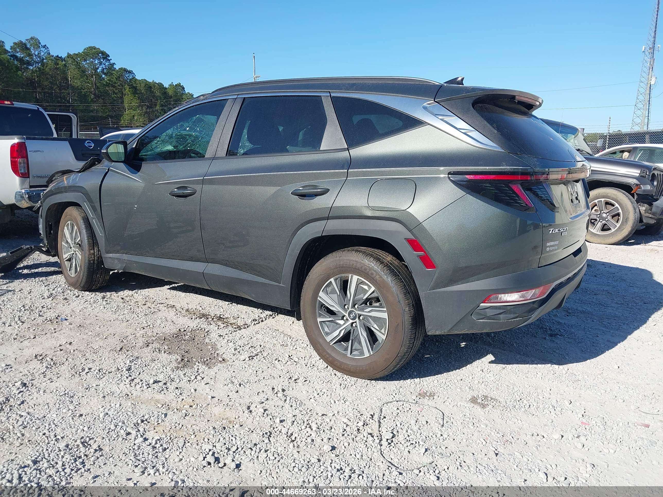 HYUNDAI TUCSON image 3