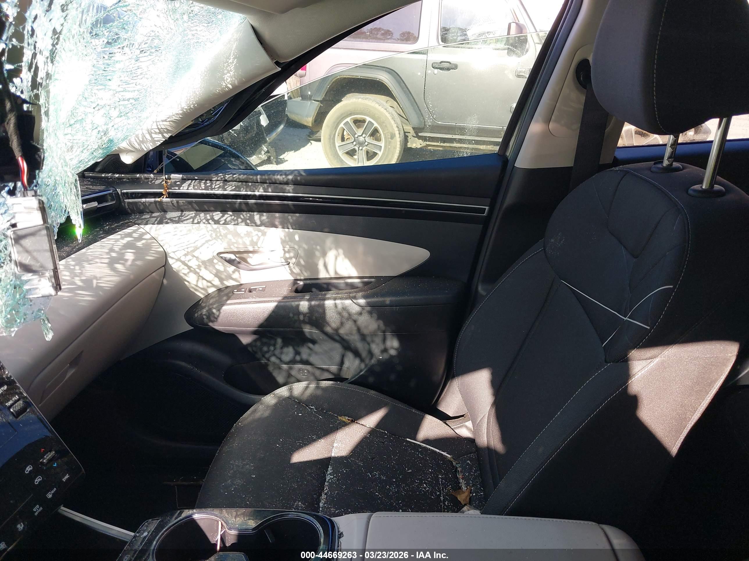 HYUNDAI TUCSON image 5