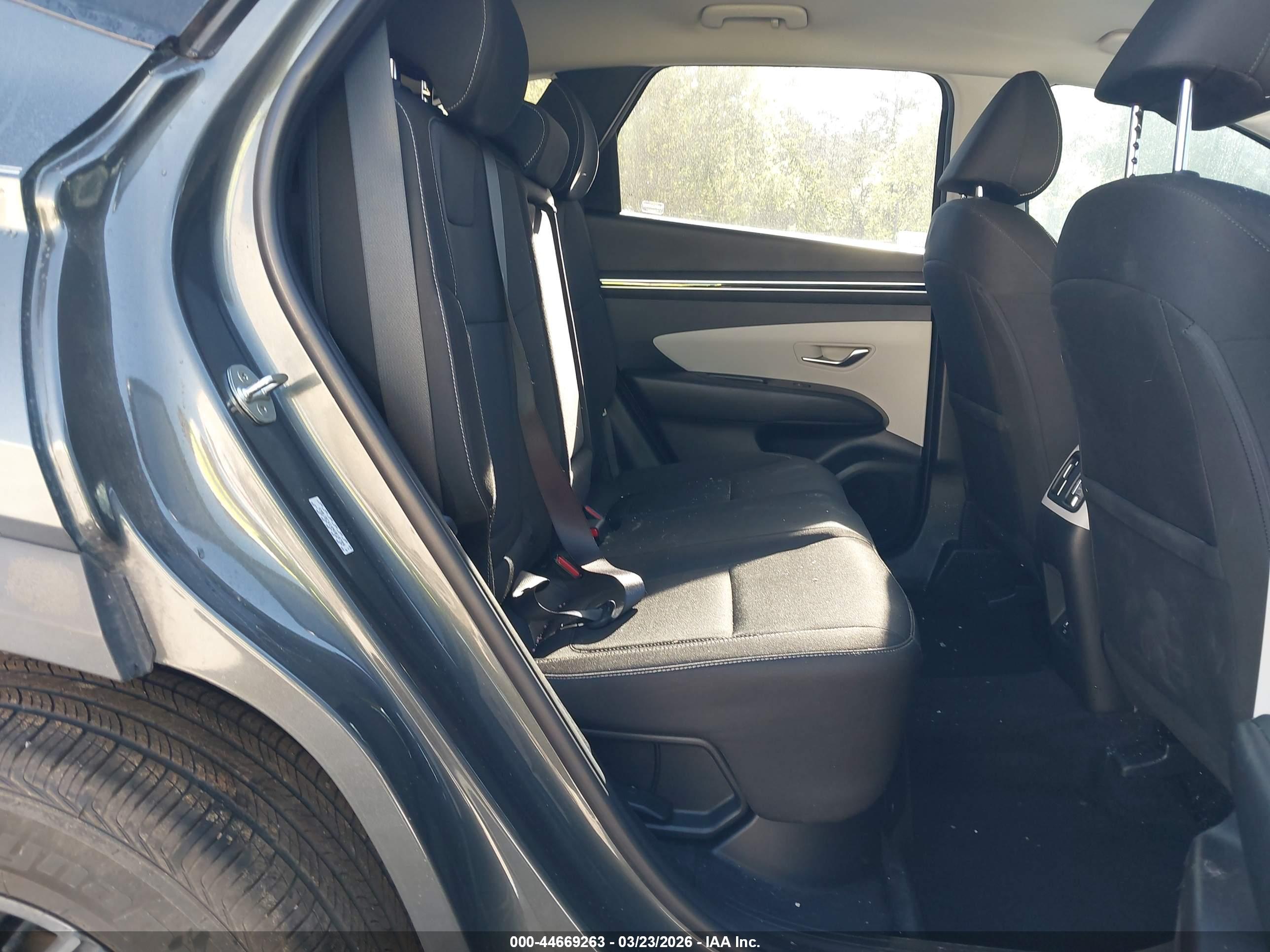 HYUNDAI TUCSON image 8