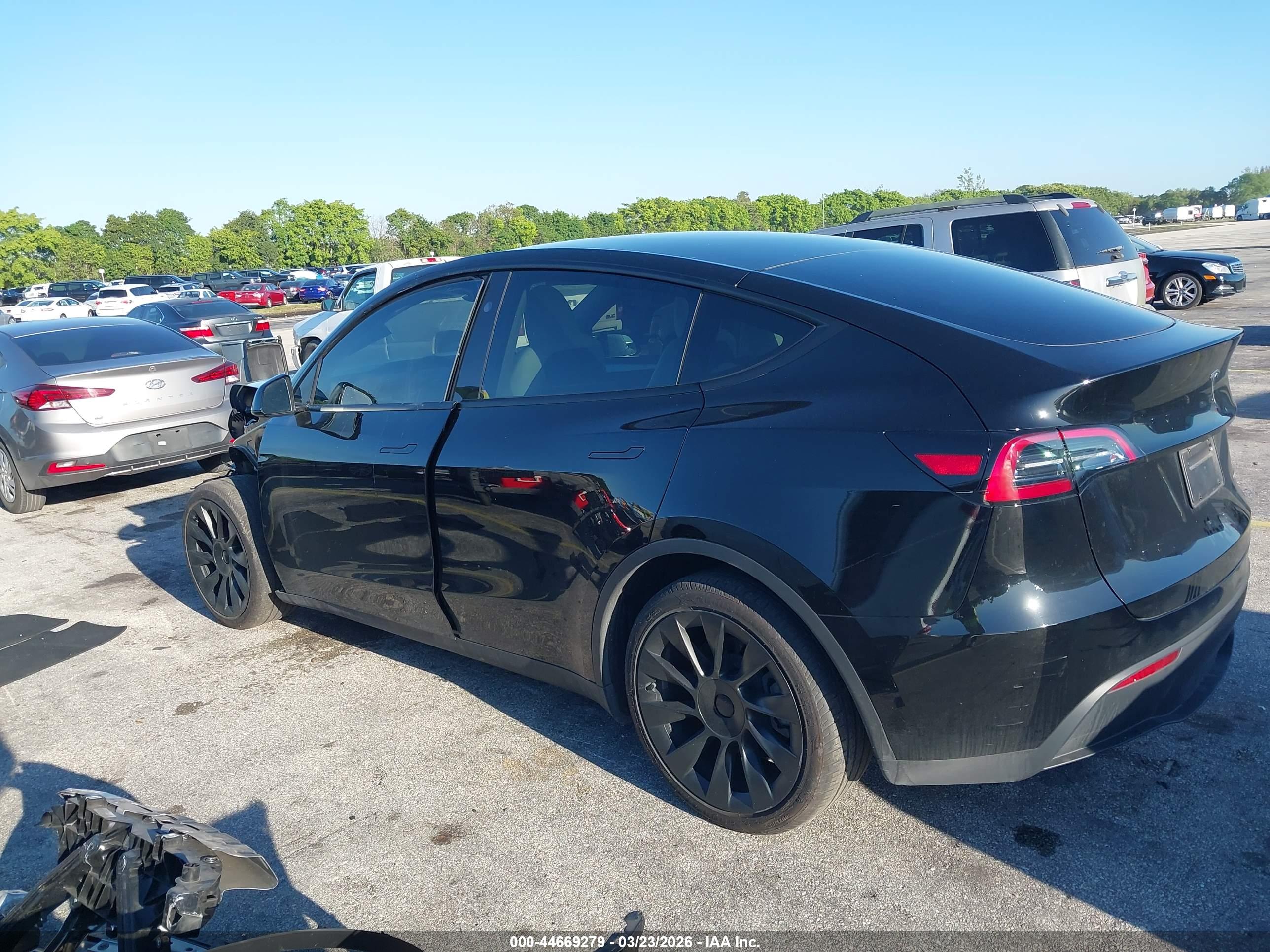 TESLA MODEL image 3