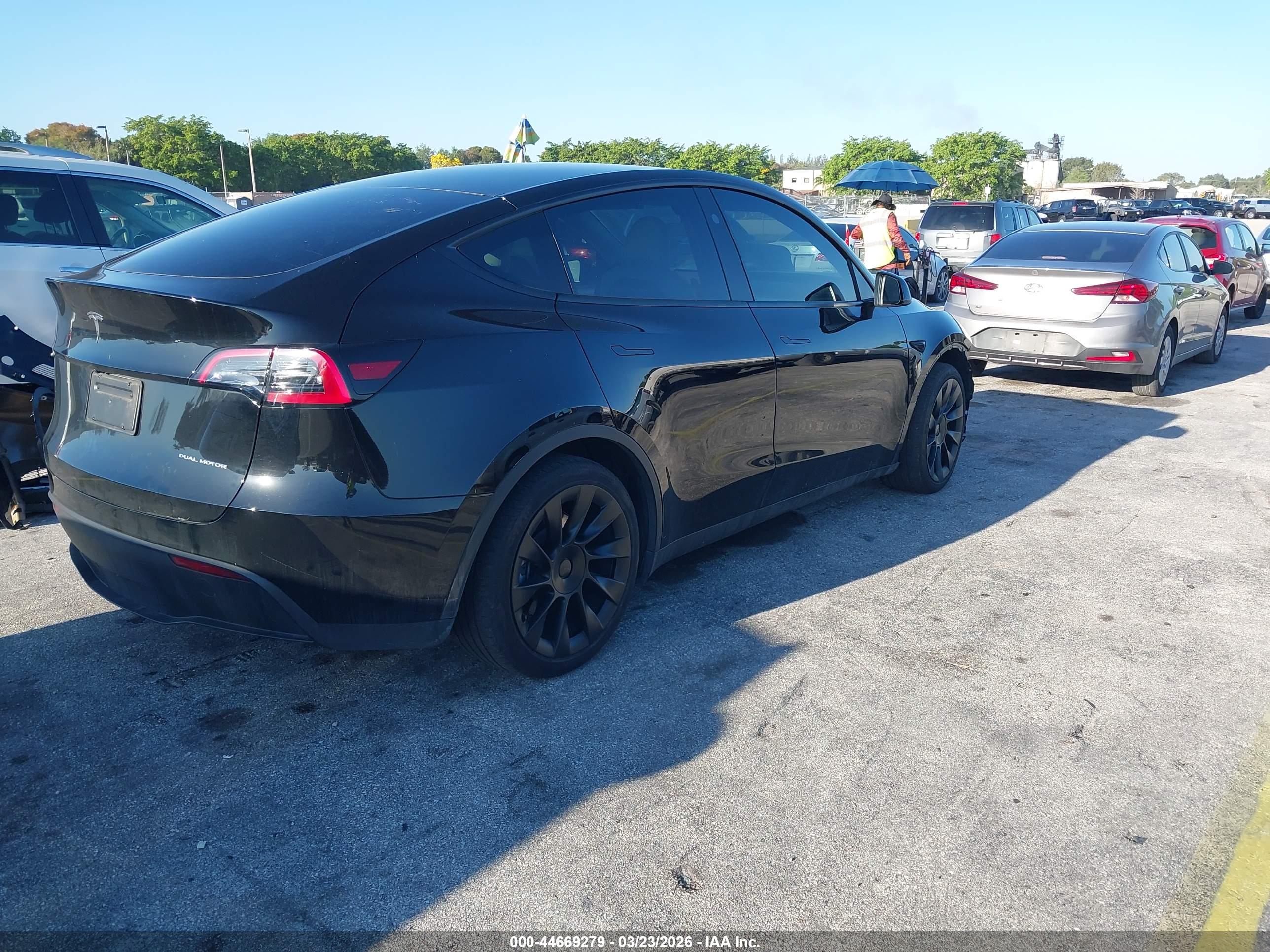 TESLA MODEL image 4