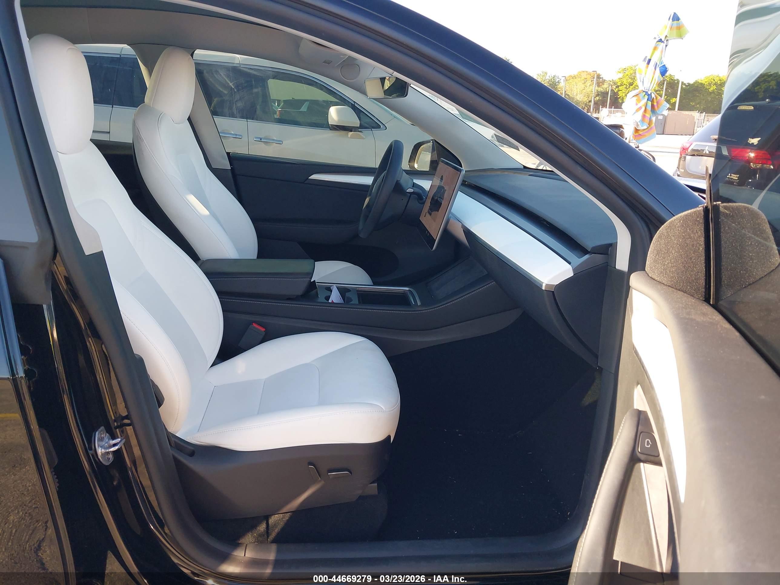 TESLA MODEL image 5