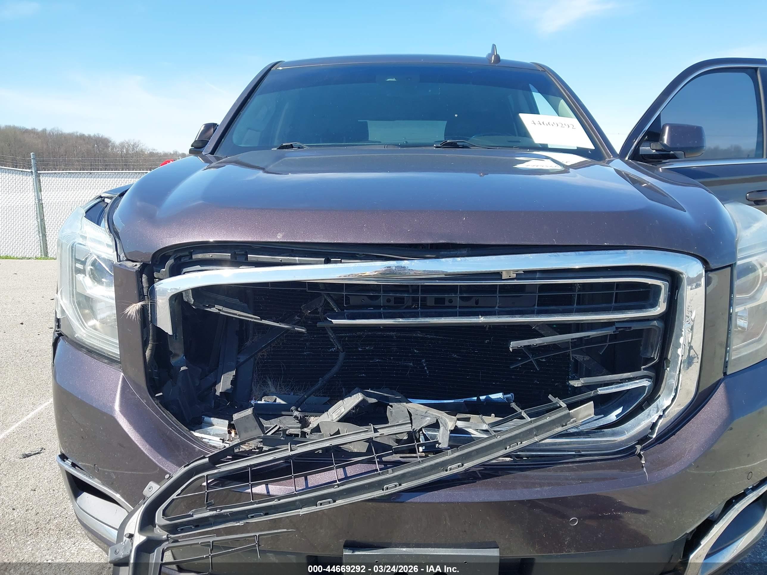 GMC YUKON image 10
