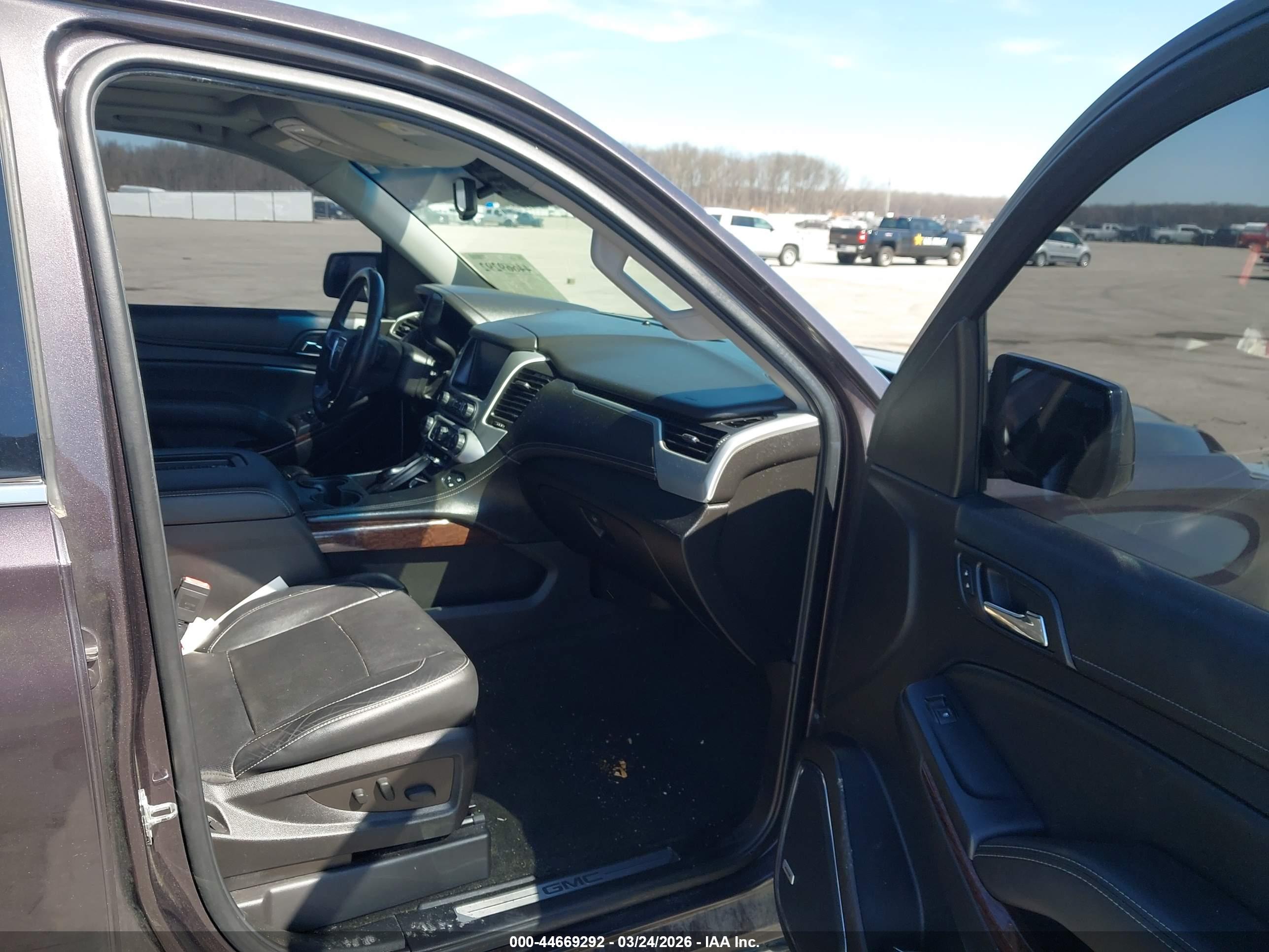 GMC YUKON image 5