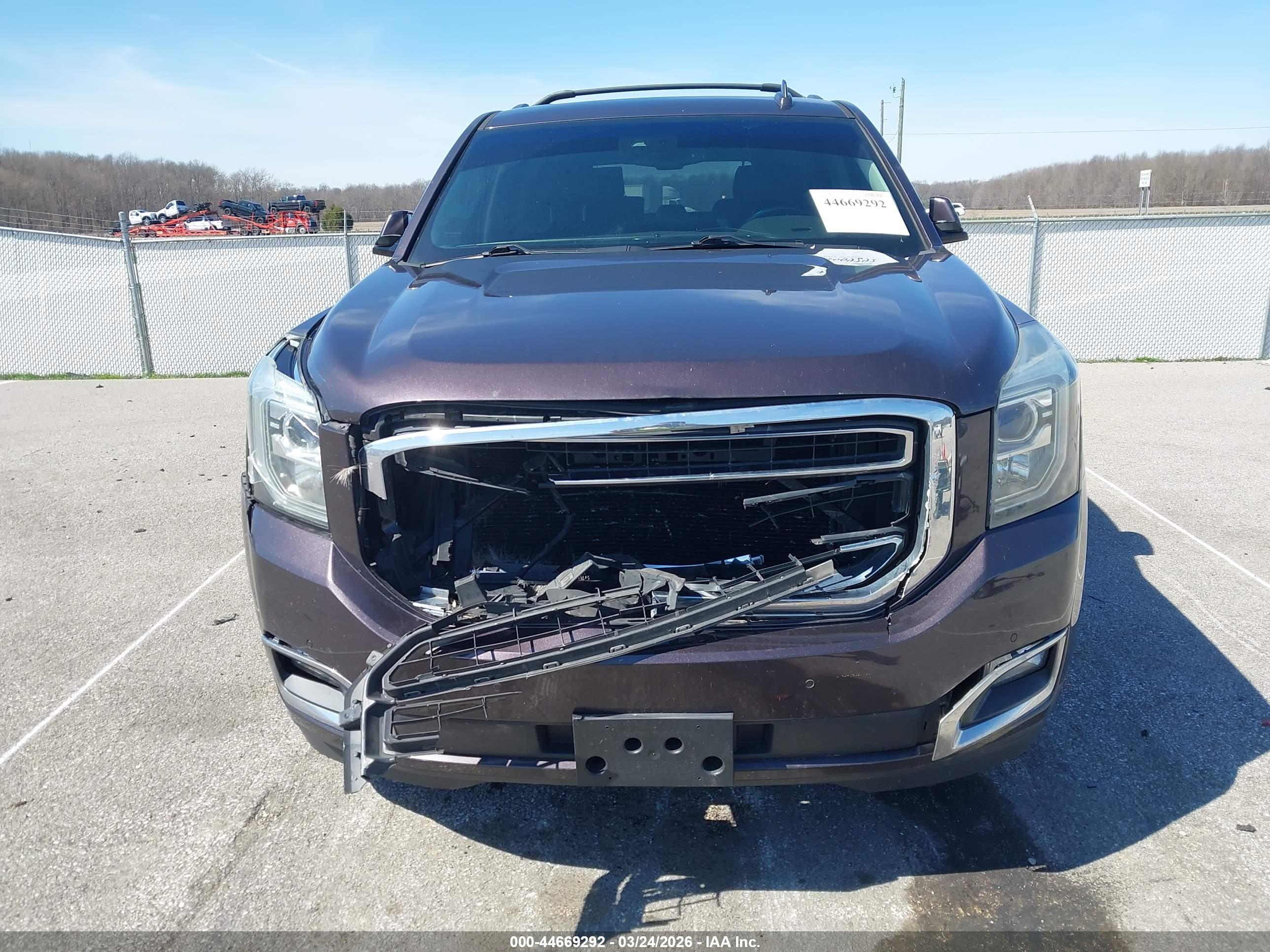 GMC YUKON image 6