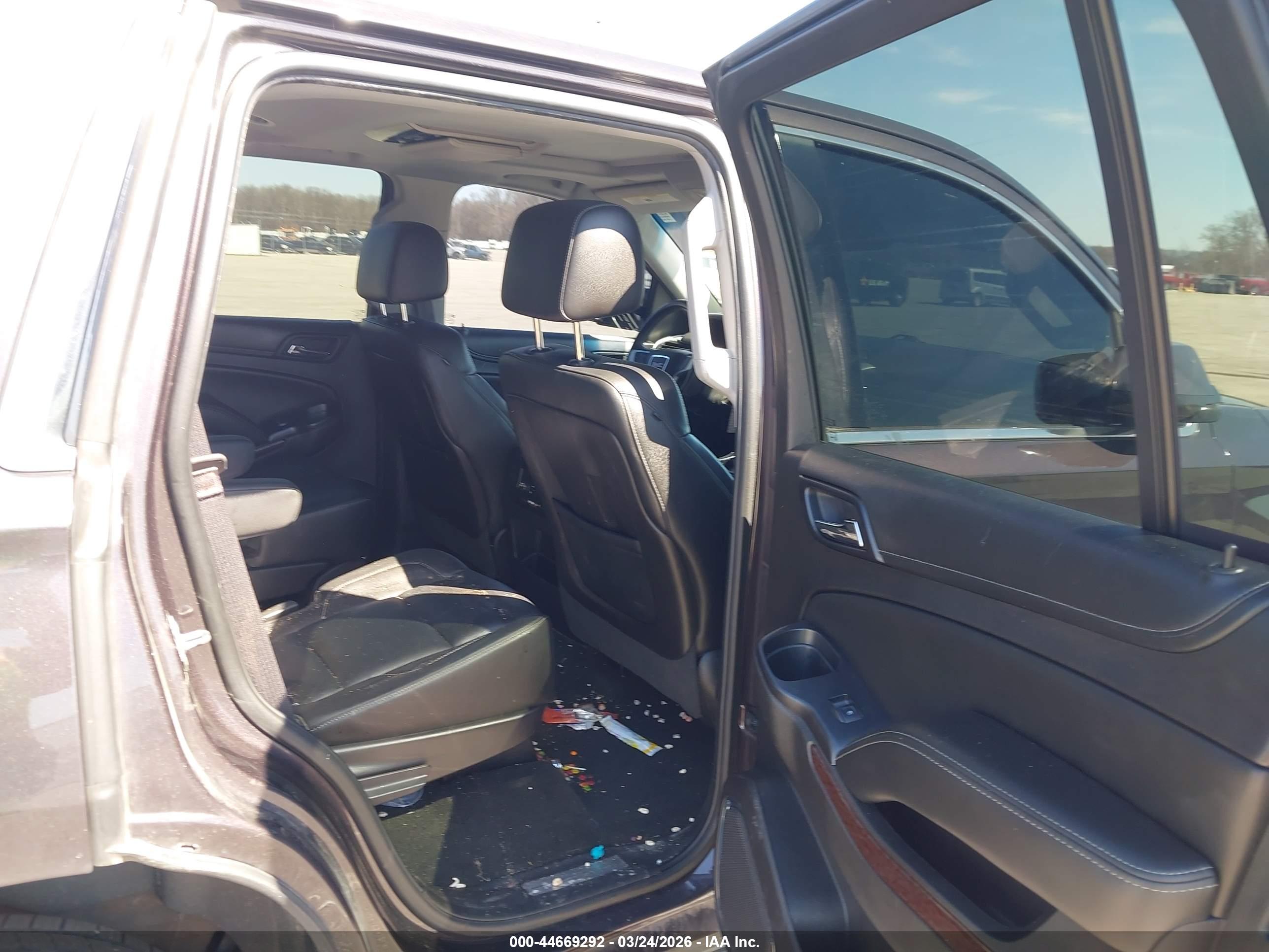 GMC YUKON image 8