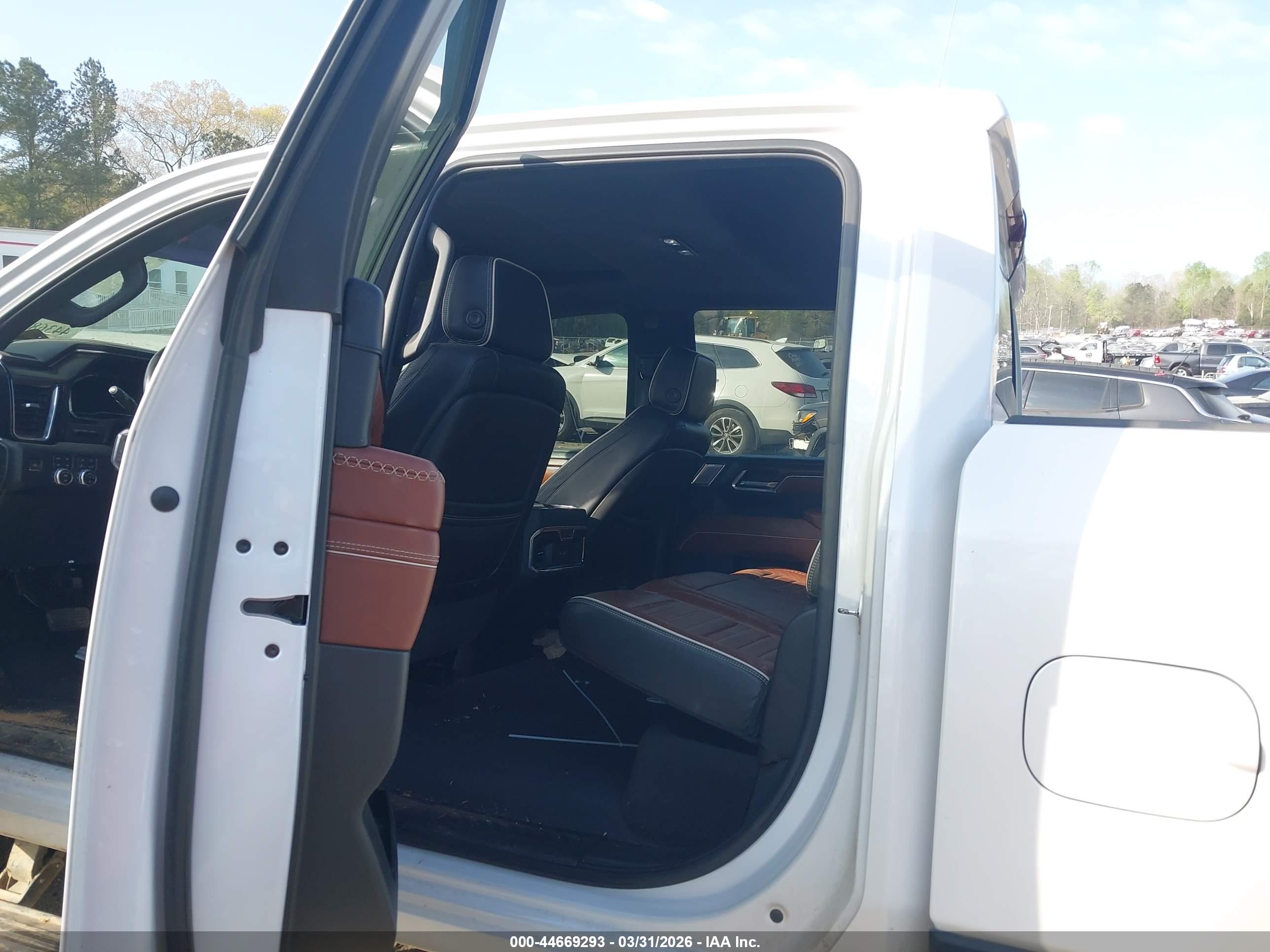 GMC SIERRA image 8