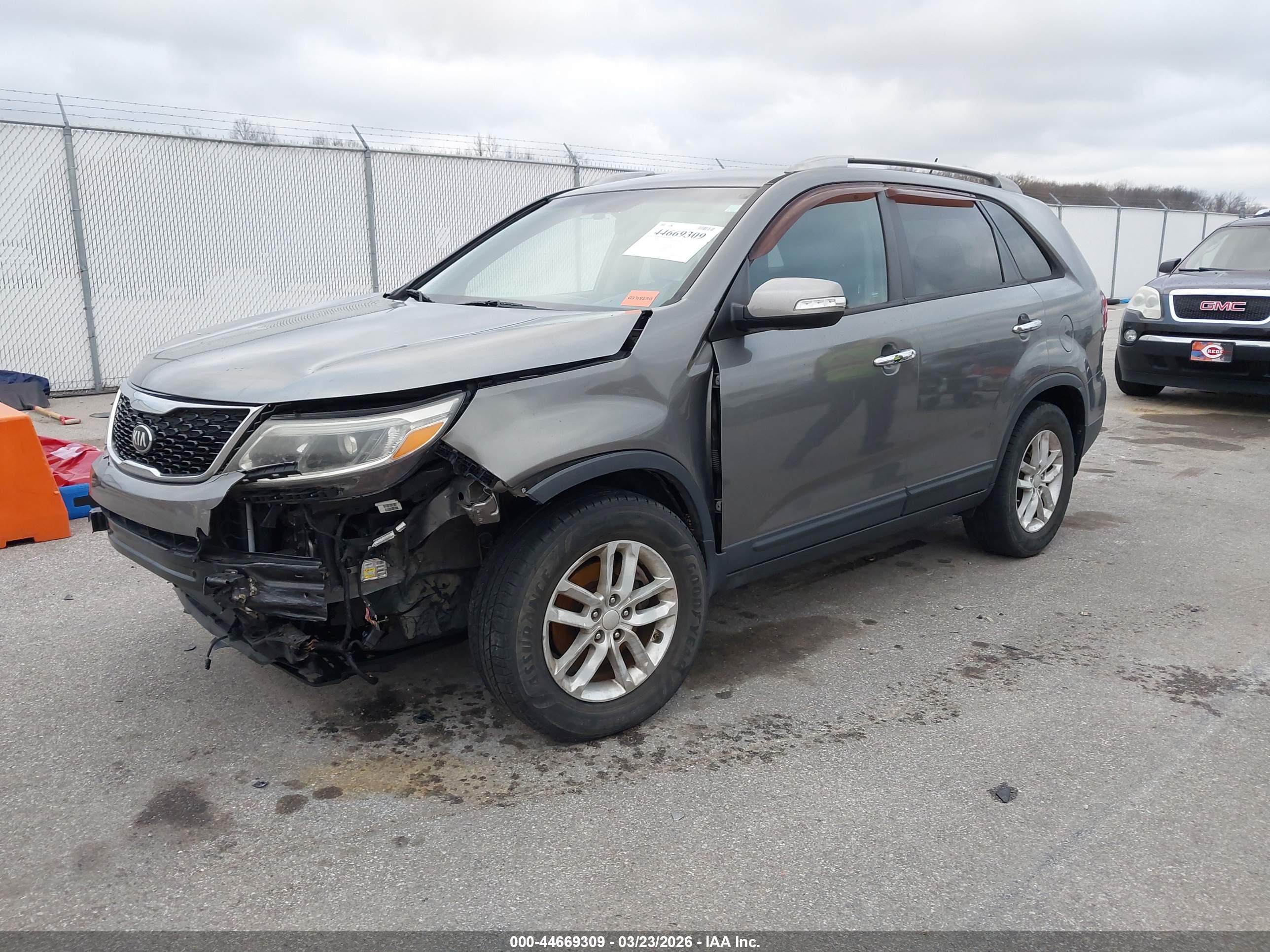 KIA SORENTO image 2