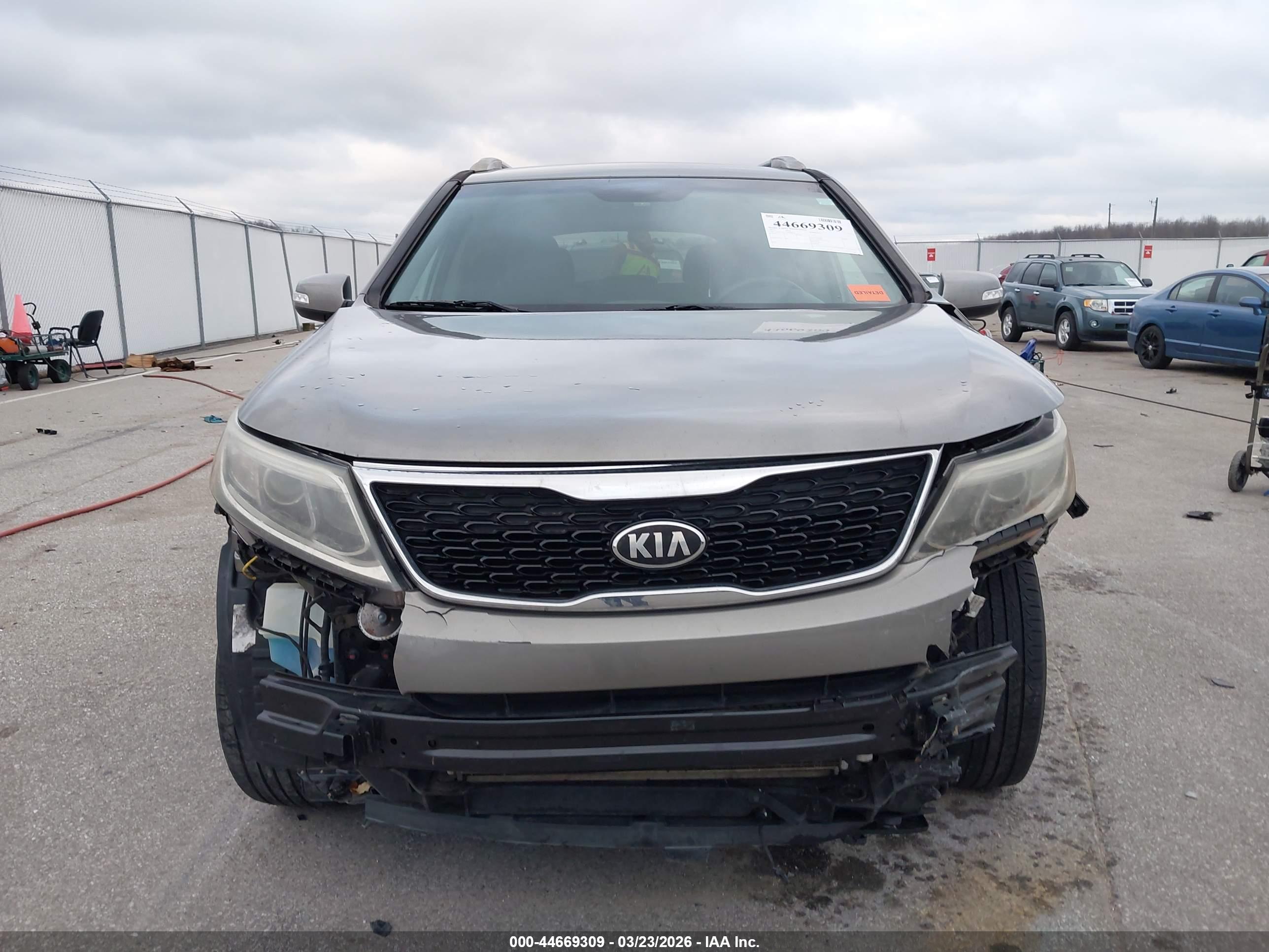 KIA SORENTO image 6