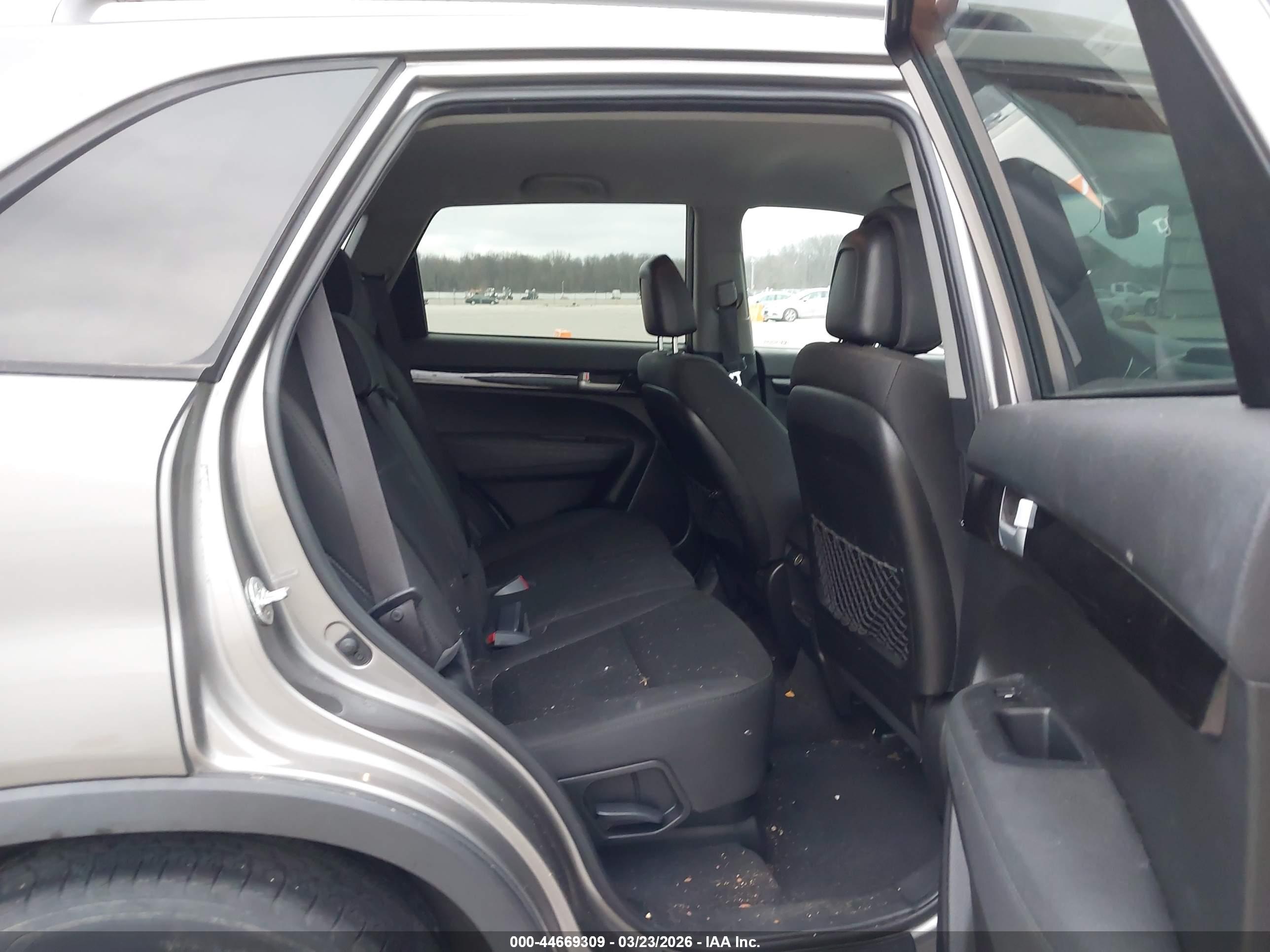 KIA SORENTO image 8