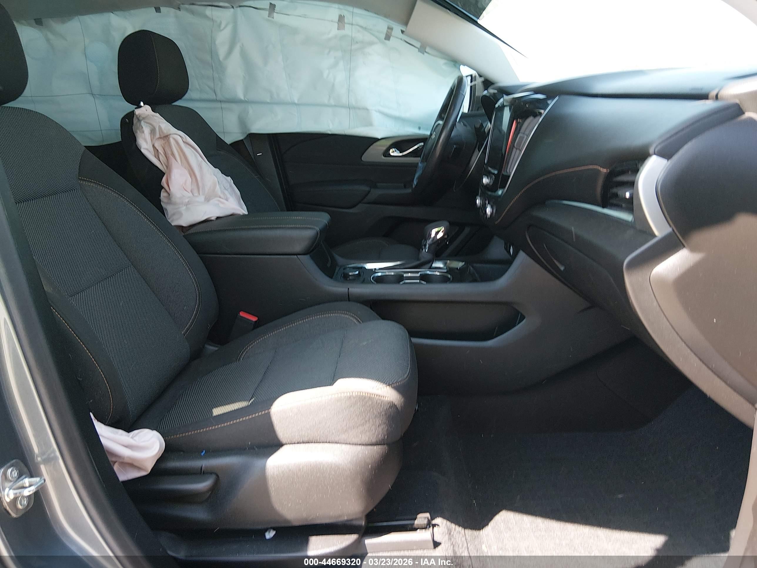 CHEVROLET TRAVERSE image 5