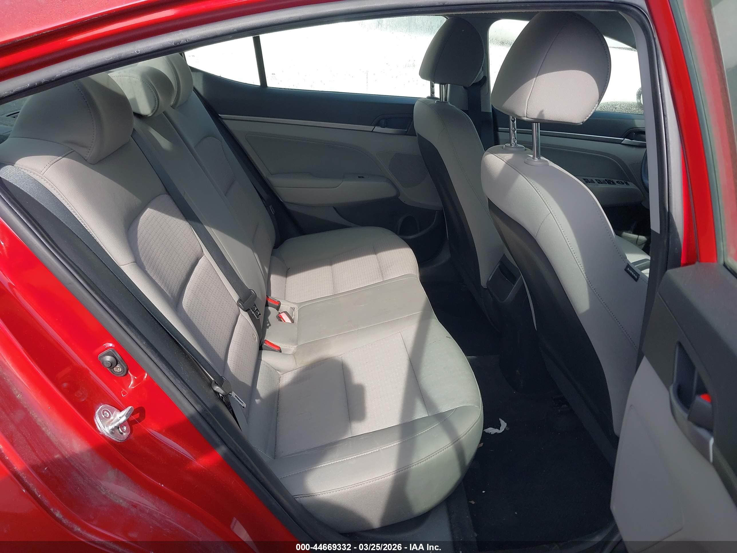HYUNDAI ELANTRA image 8