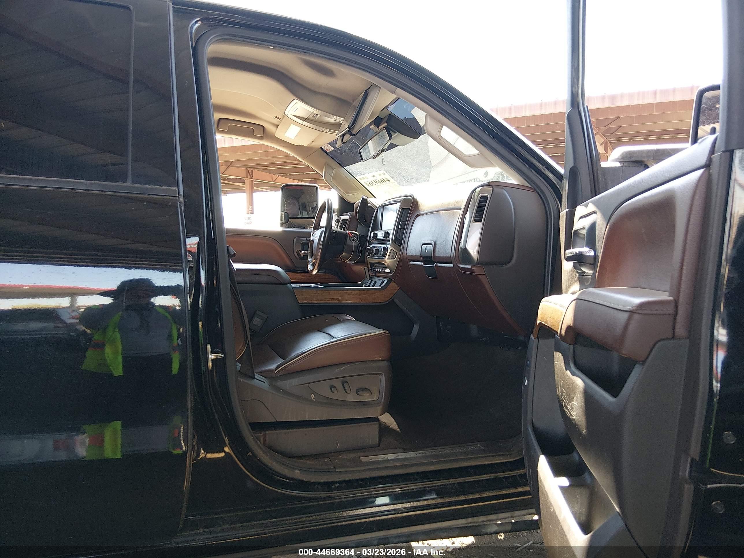 CHEVROLET SILVERADO image 5
