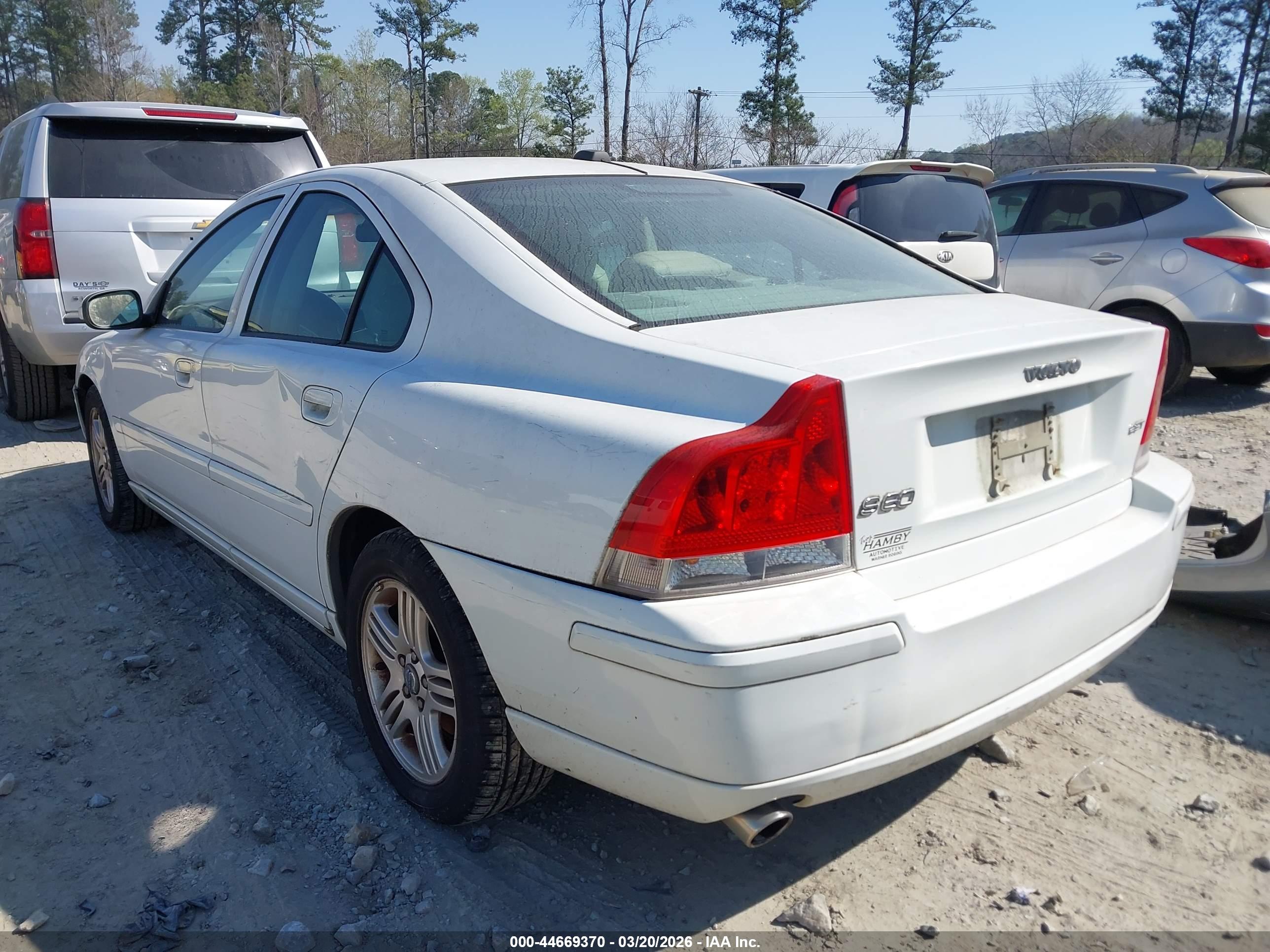VOLVO S60 image 3