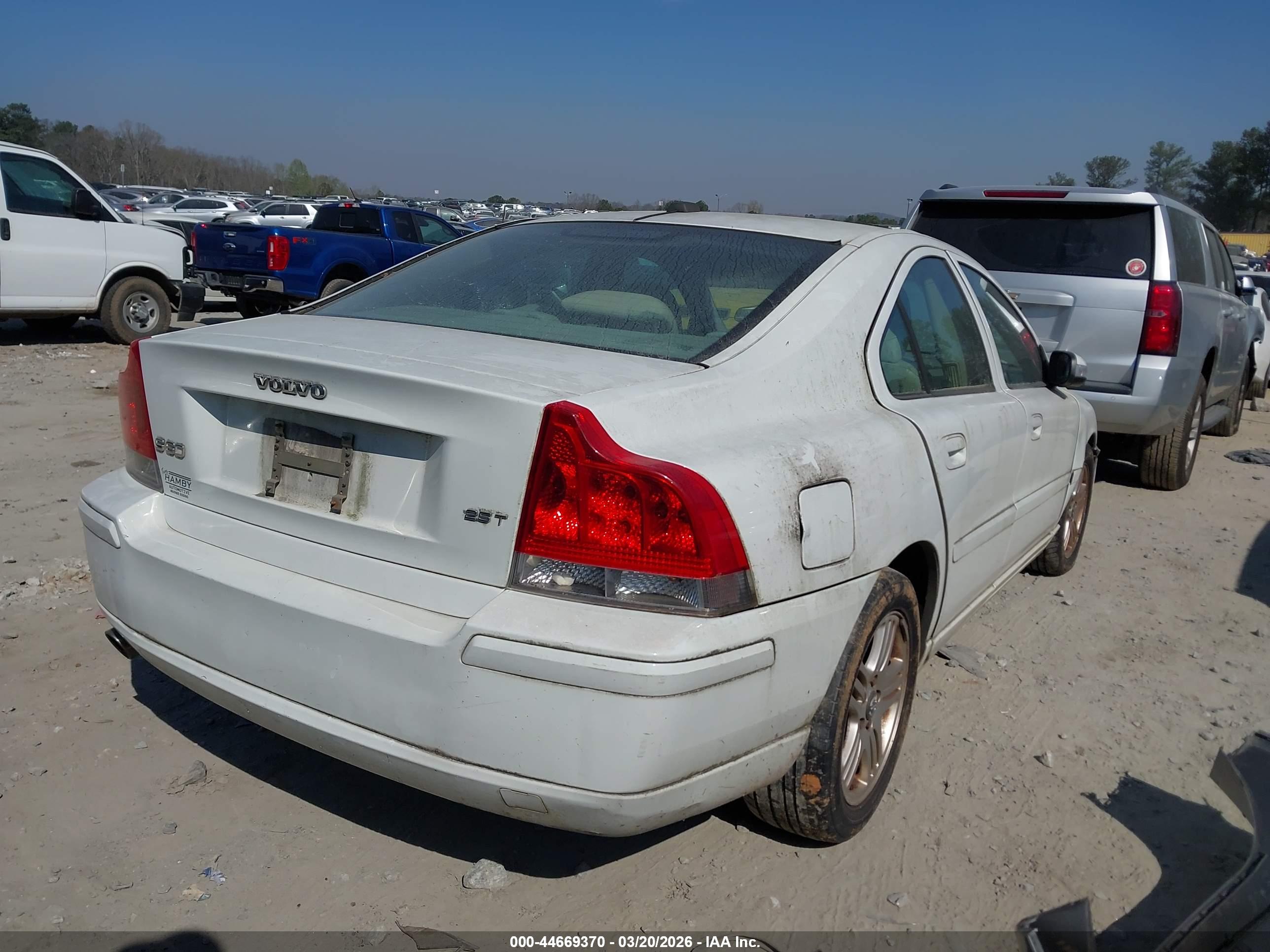 VOLVO S60 image 4