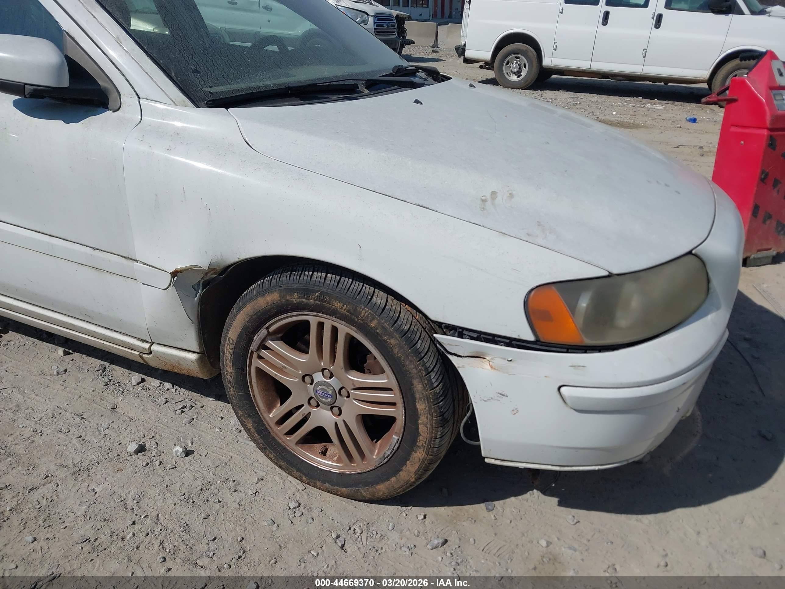 VOLVO S60 image 6