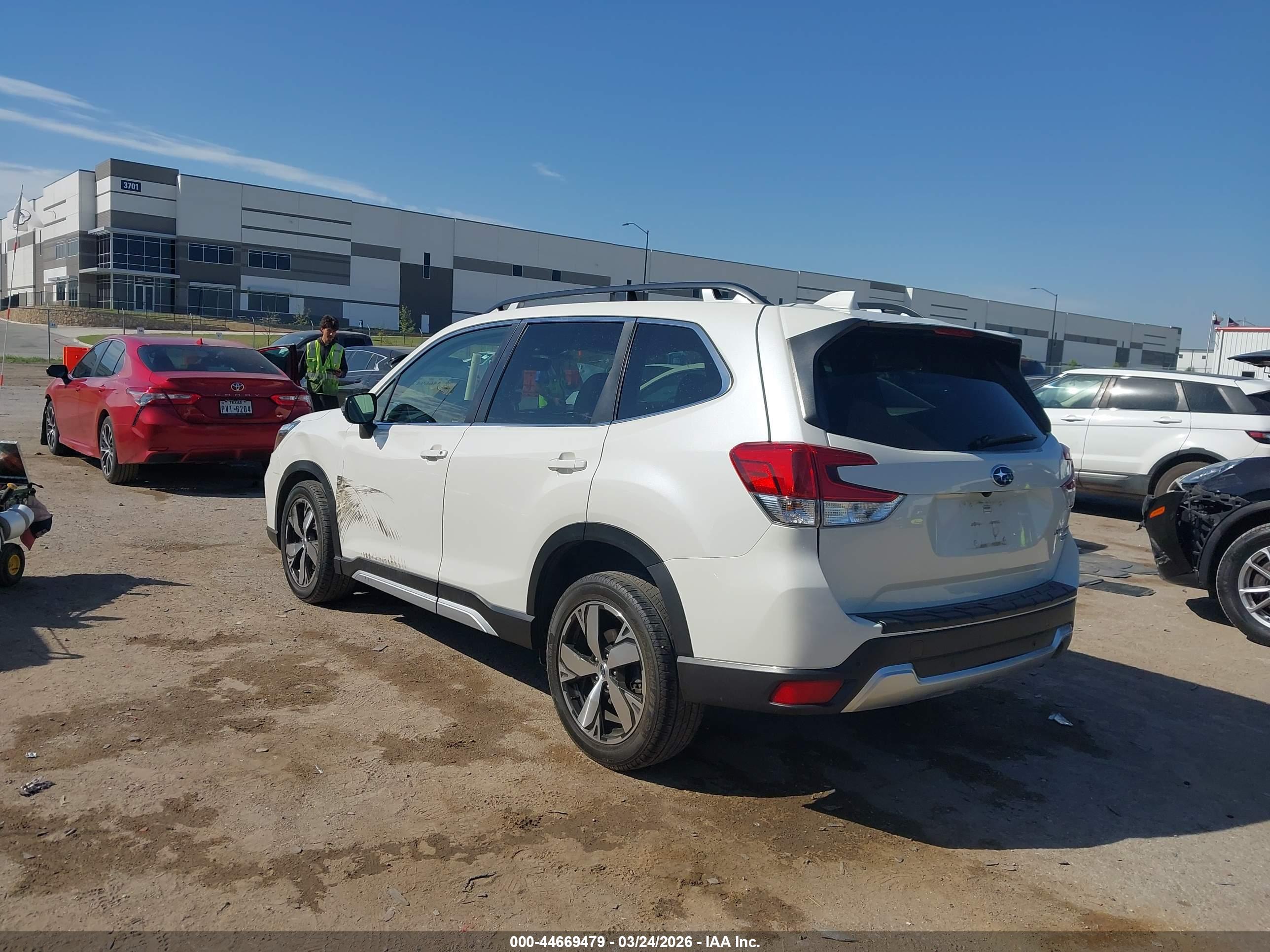 SUBARU FORESTER image 3