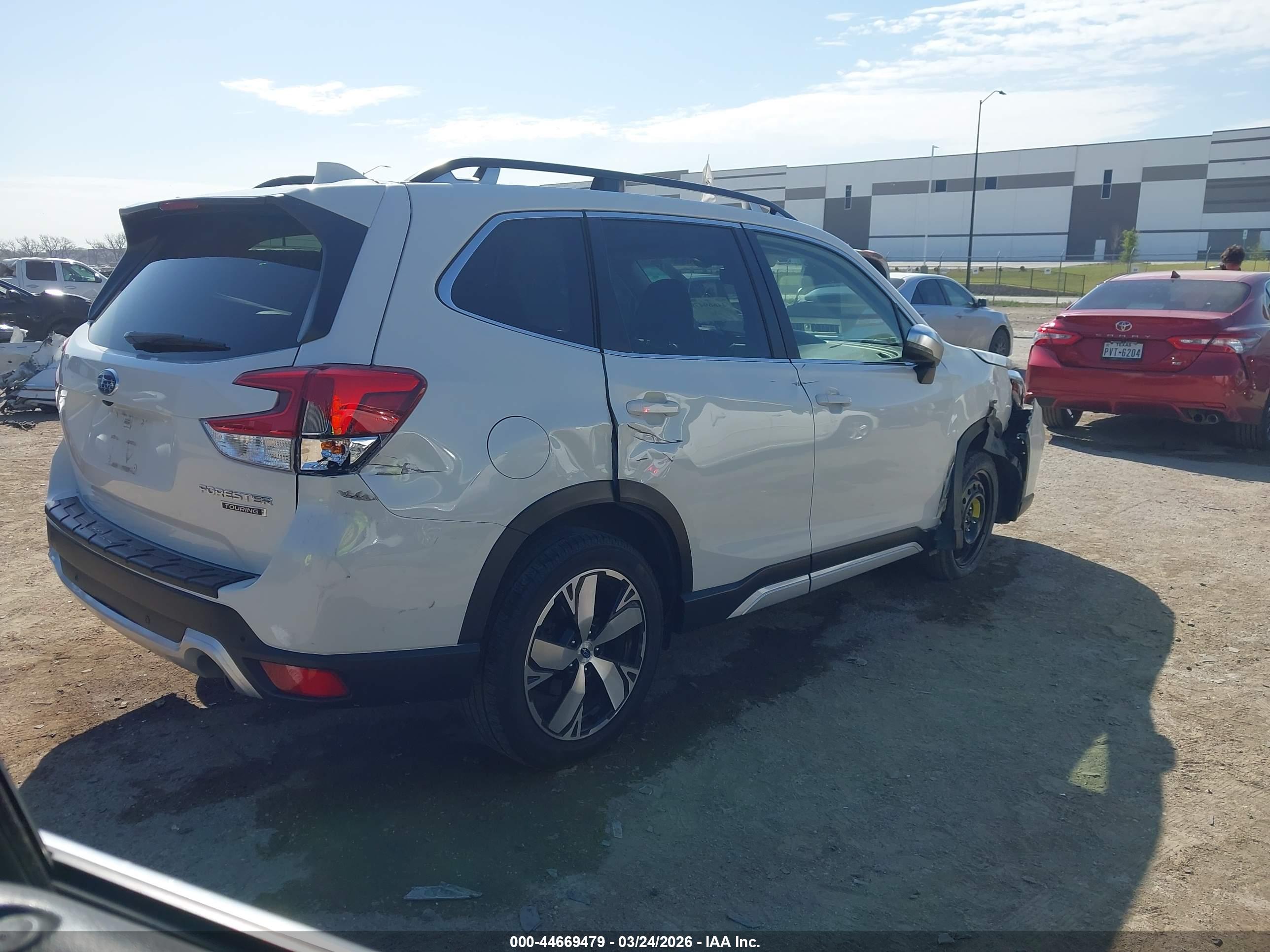 SUBARU FORESTER image 4