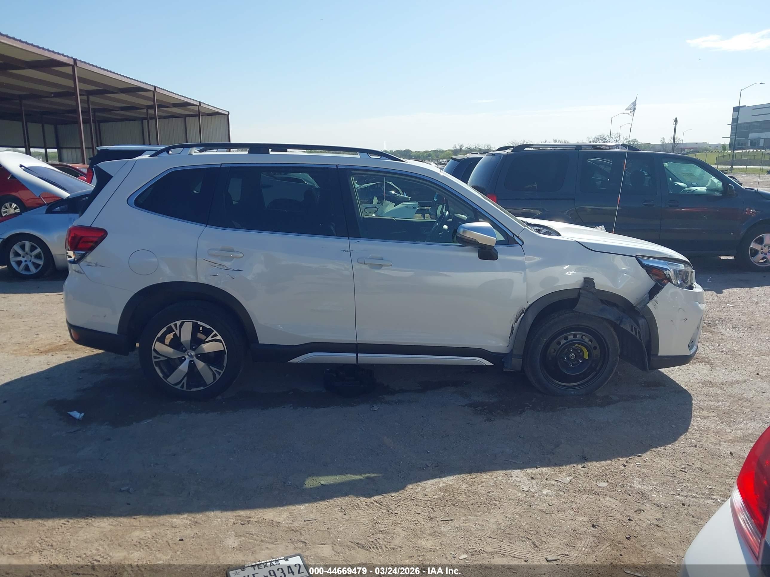 SUBARU FORESTER image 6