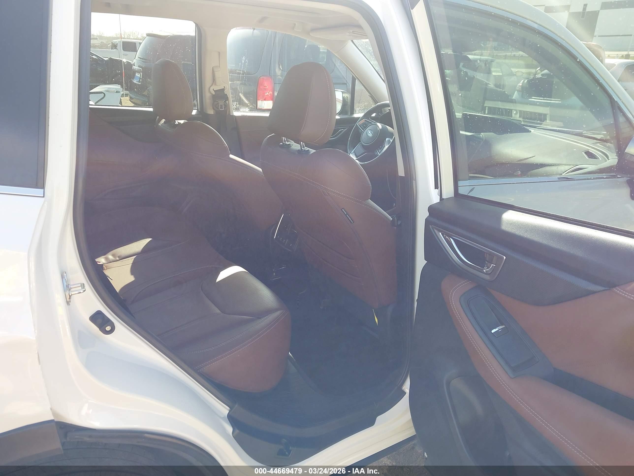SUBARU FORESTER image 8
