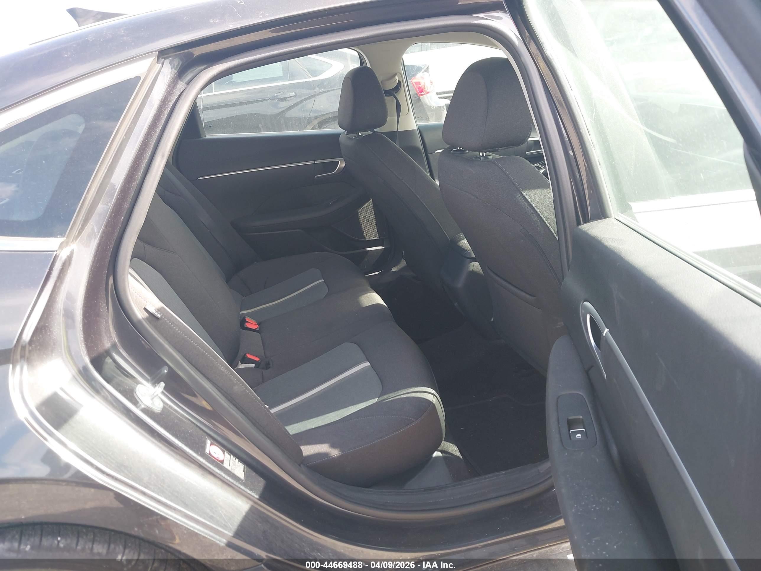 HYUNDAI SONATA image 8