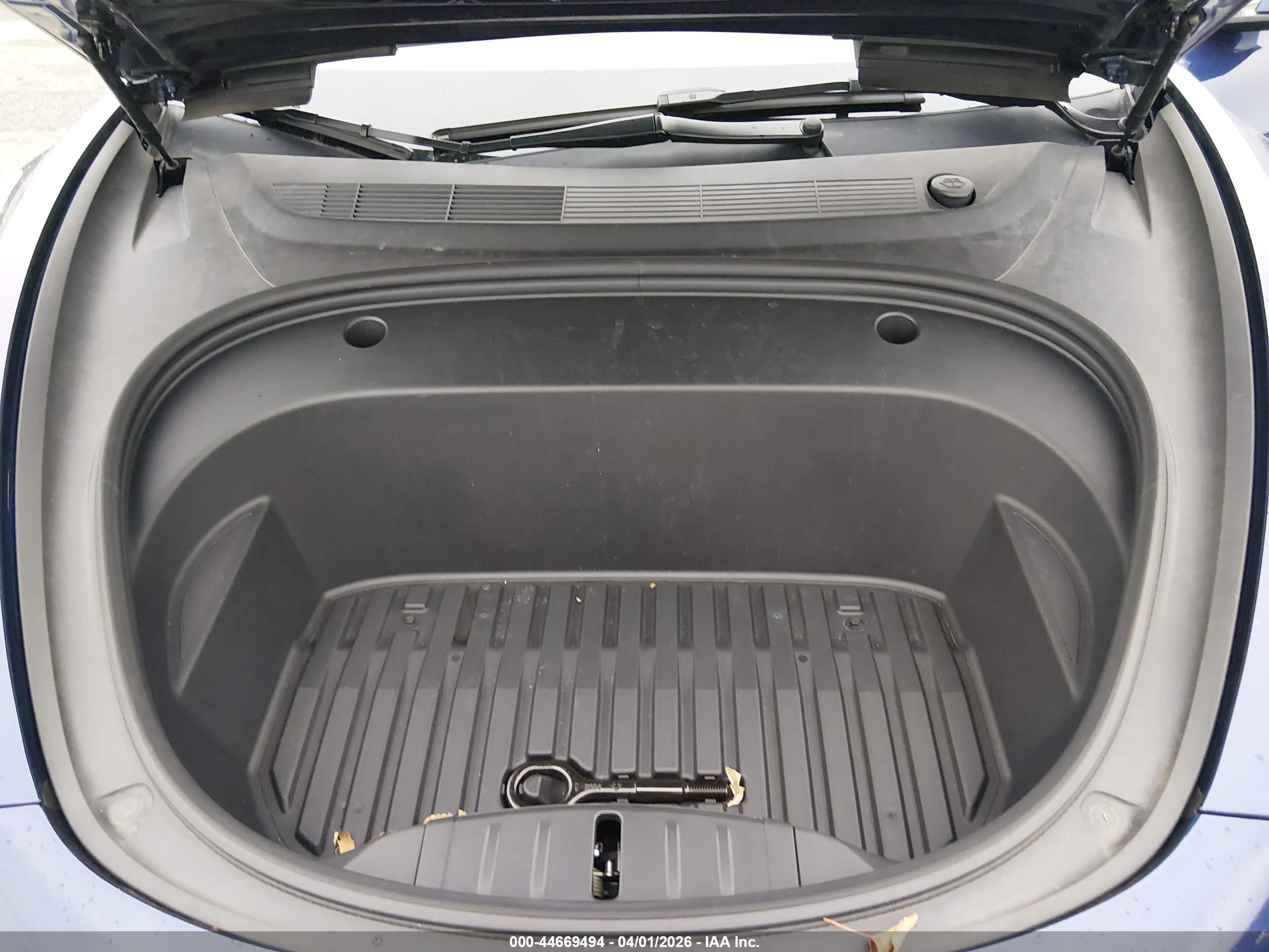 TESLA MODEL image 10