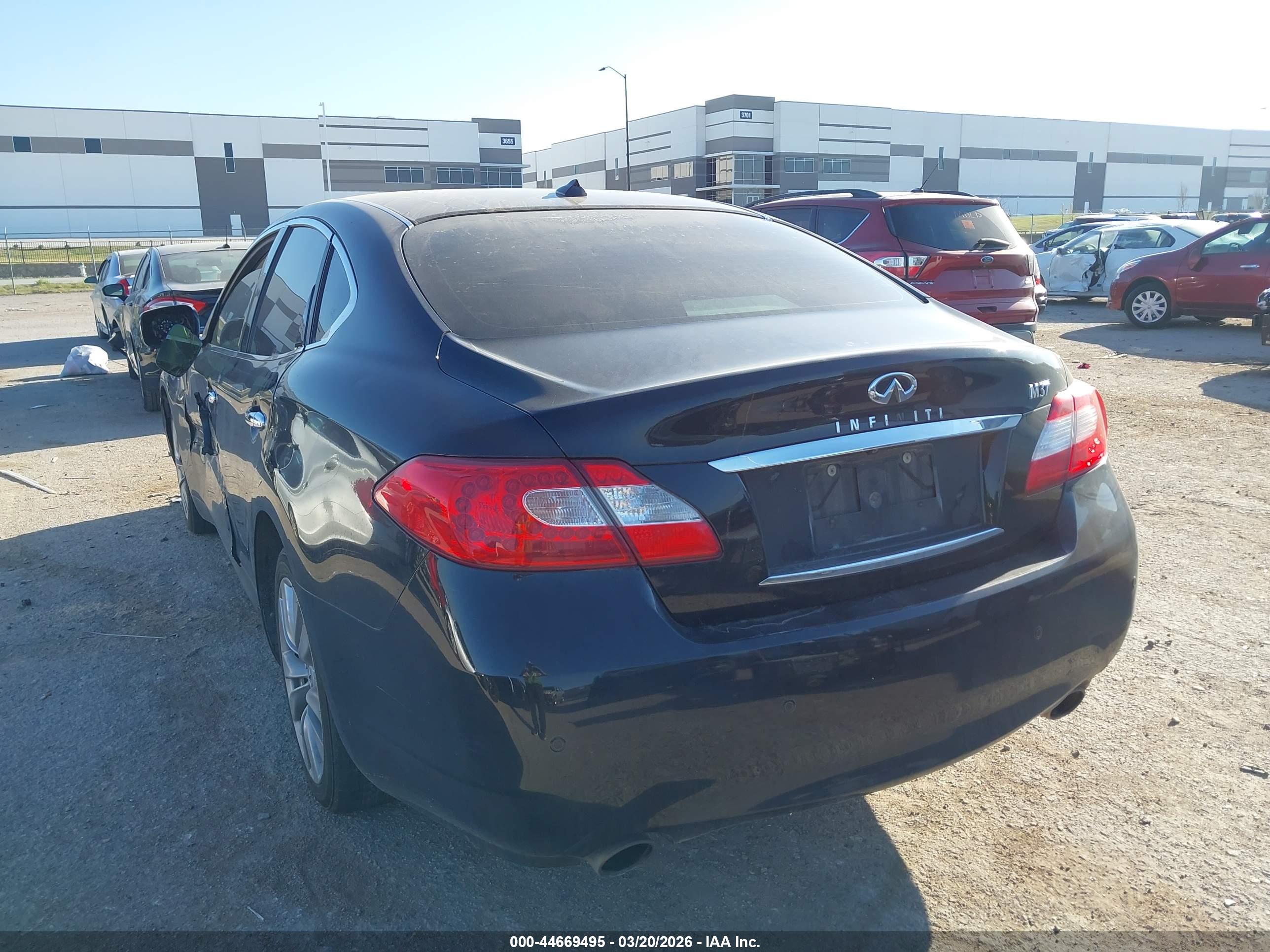 INFINITI M37 image 3