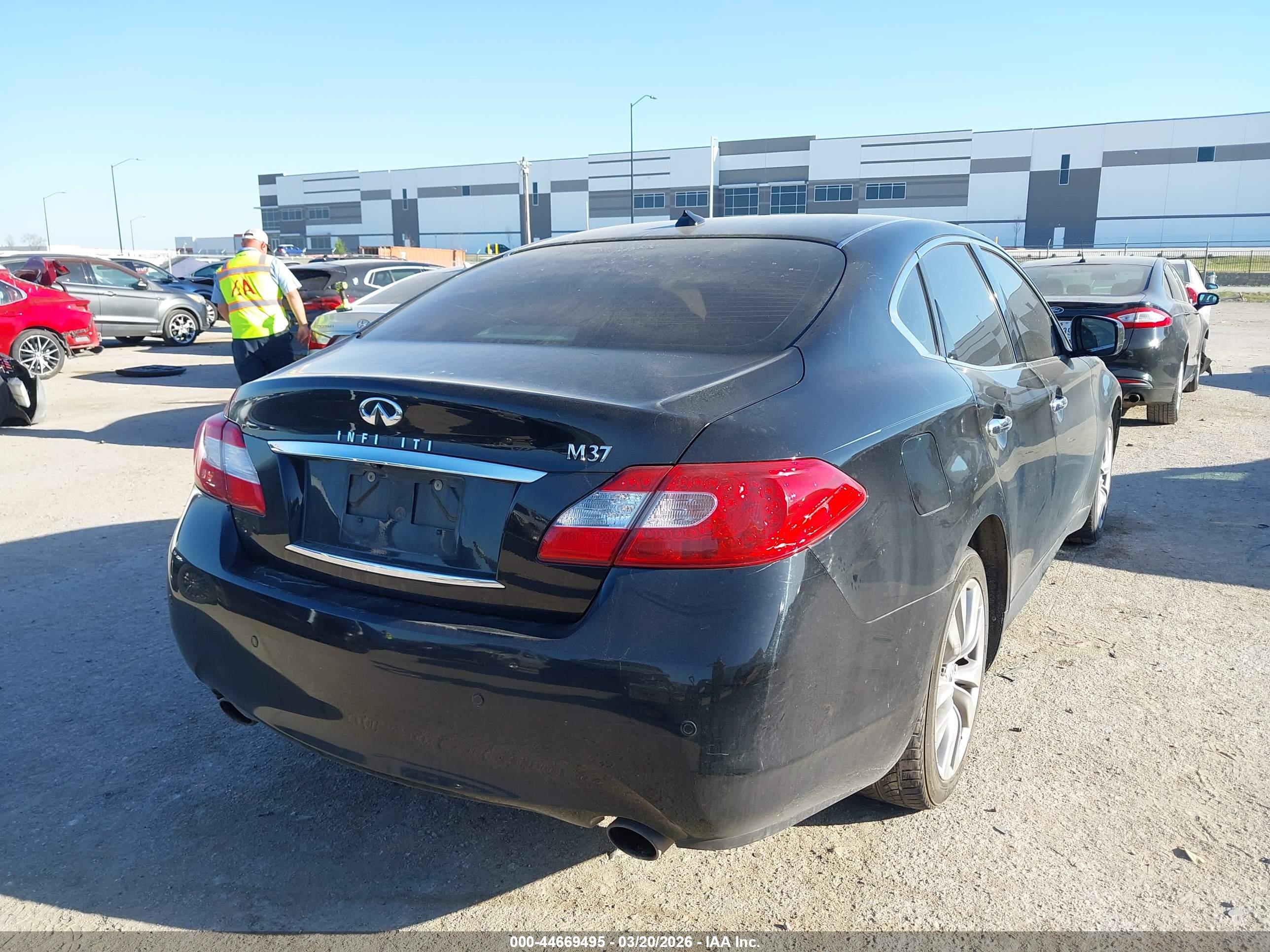 INFINITI M37 image 4