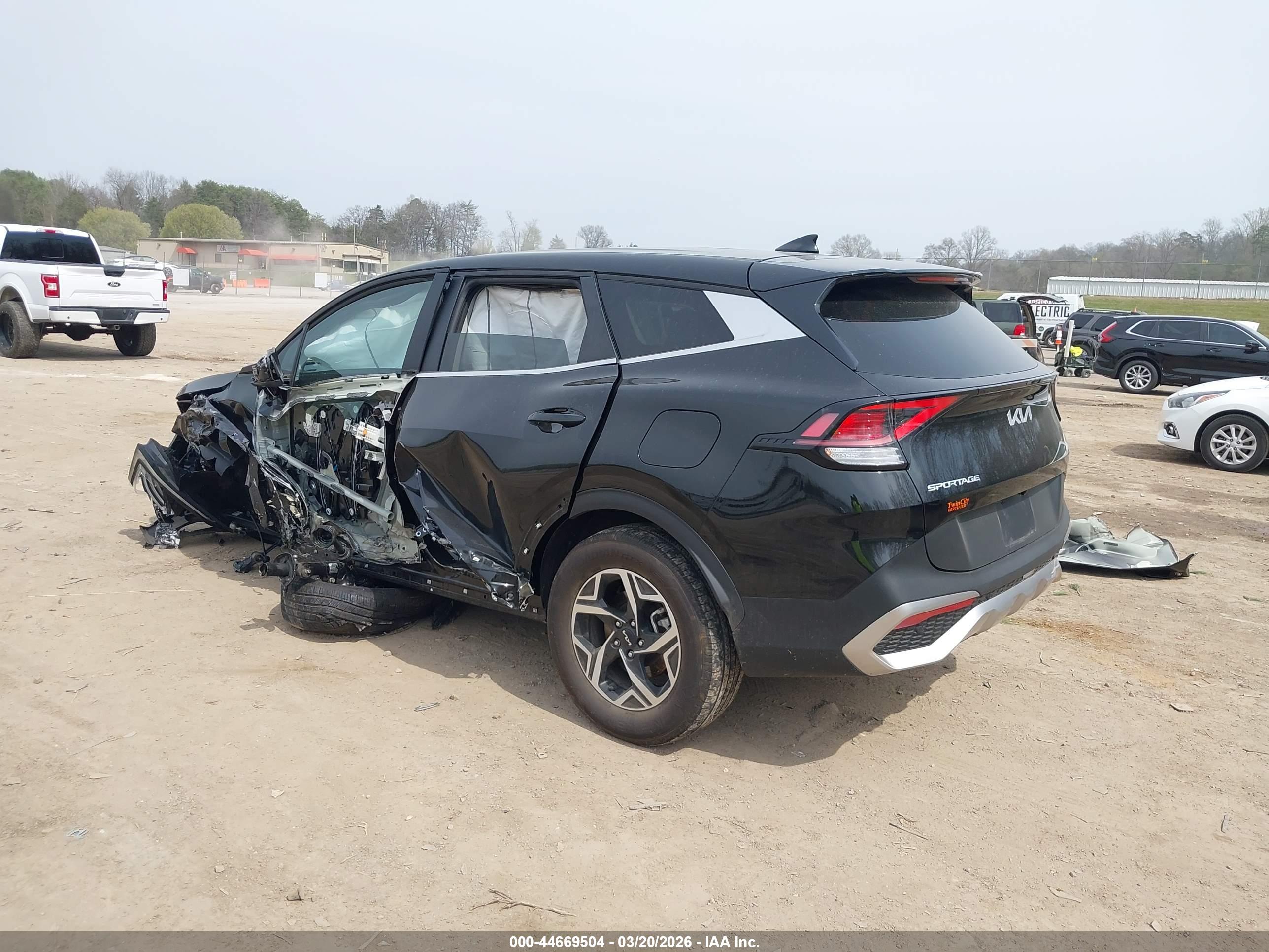 KIA SPORTAGE image 3