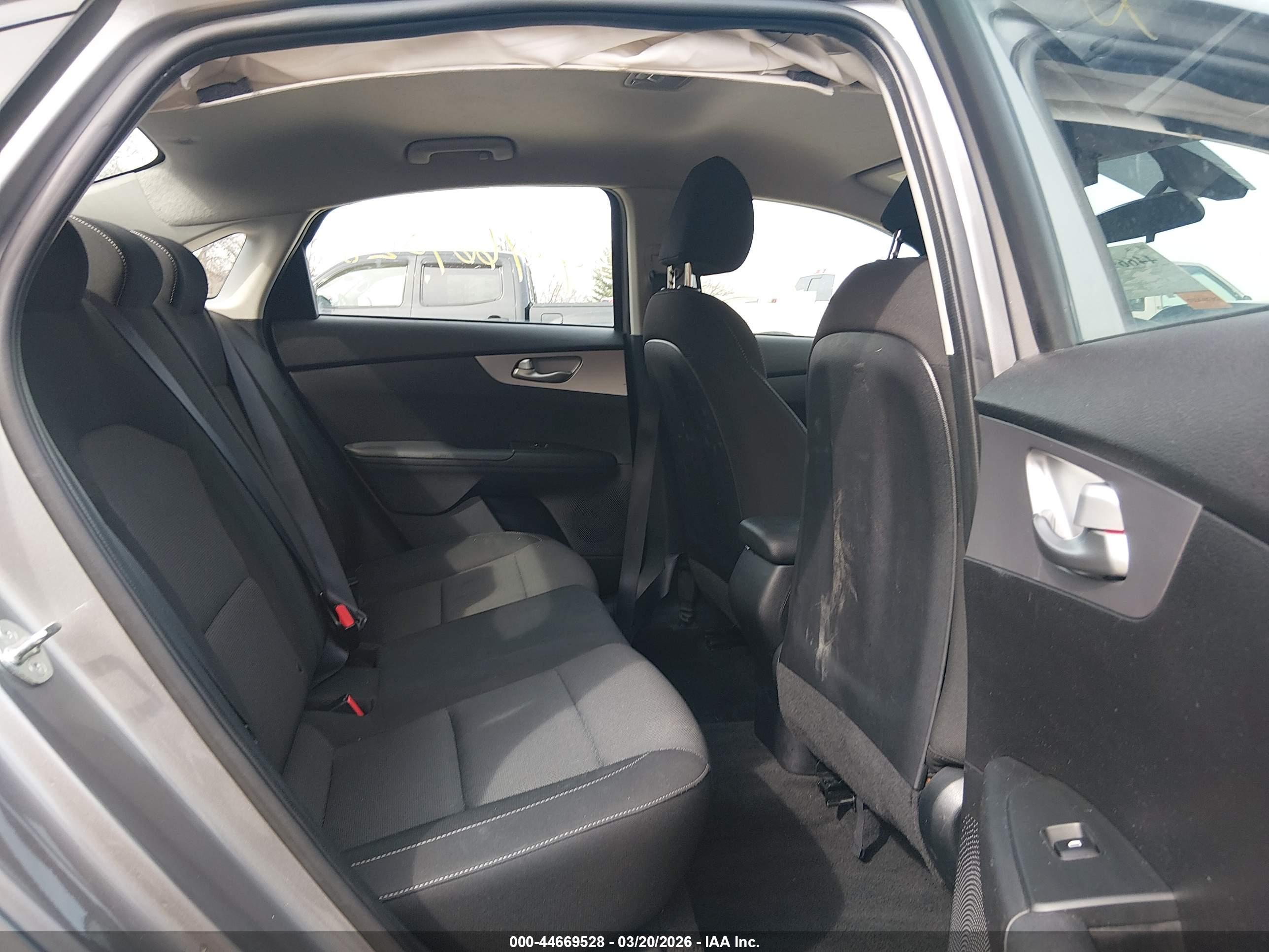 KIA FORTE image 8