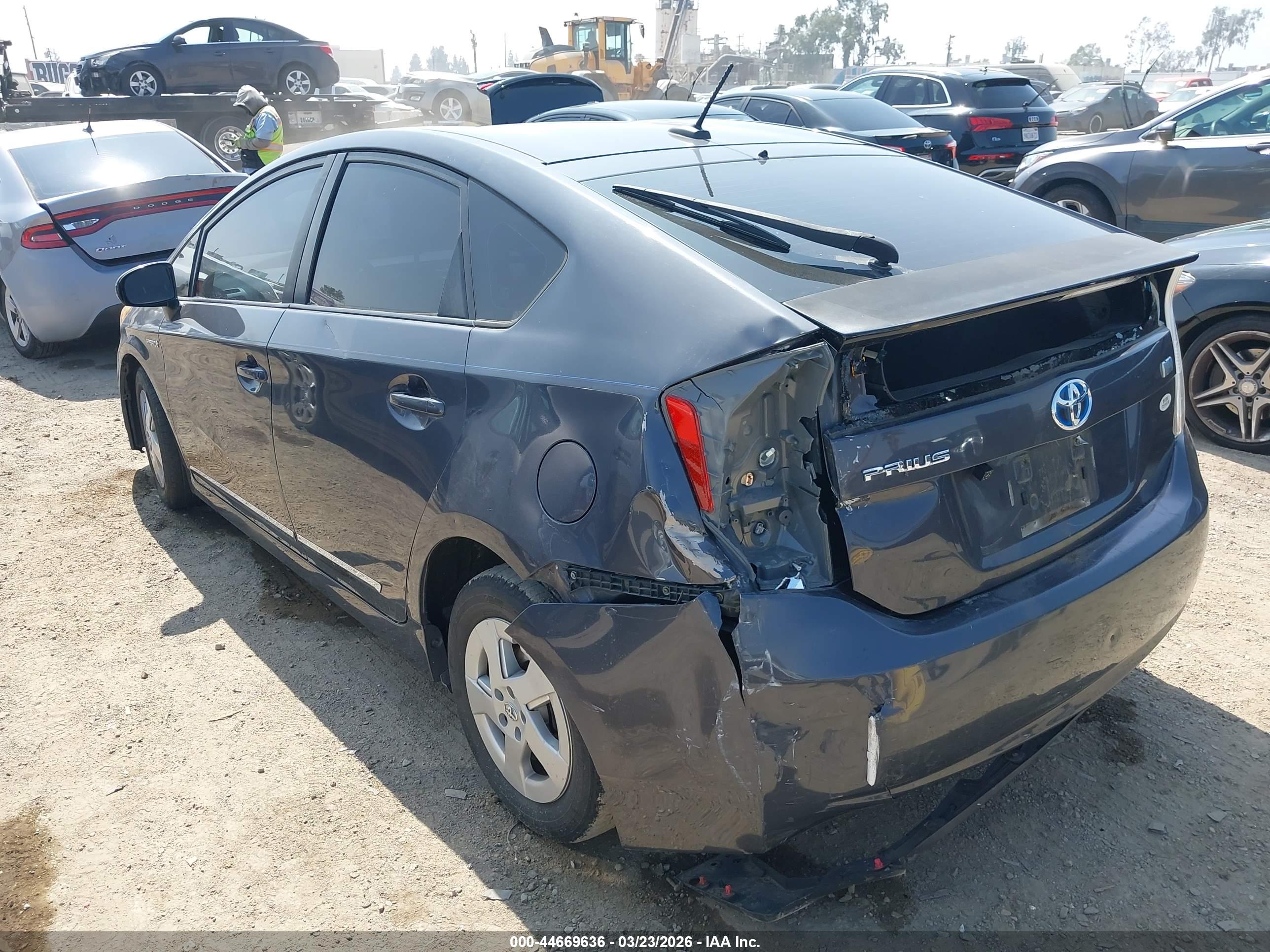 TOYOTA PRIUS image 3