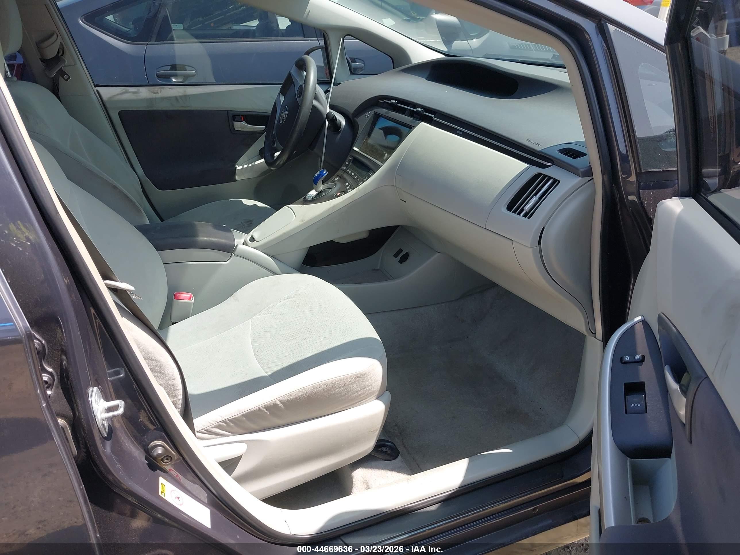 TOYOTA PRIUS image 5