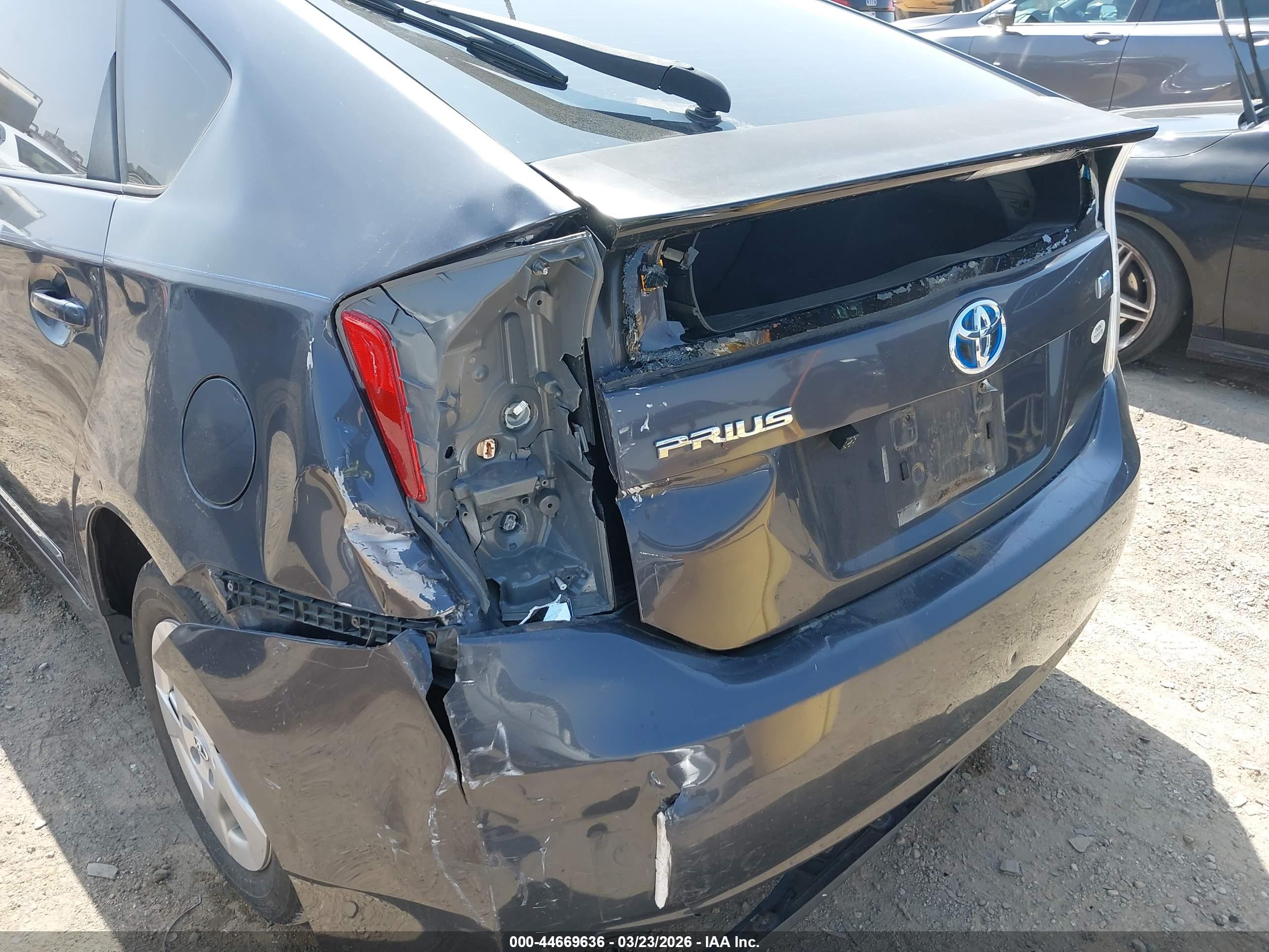 TOYOTA PRIUS image 6
