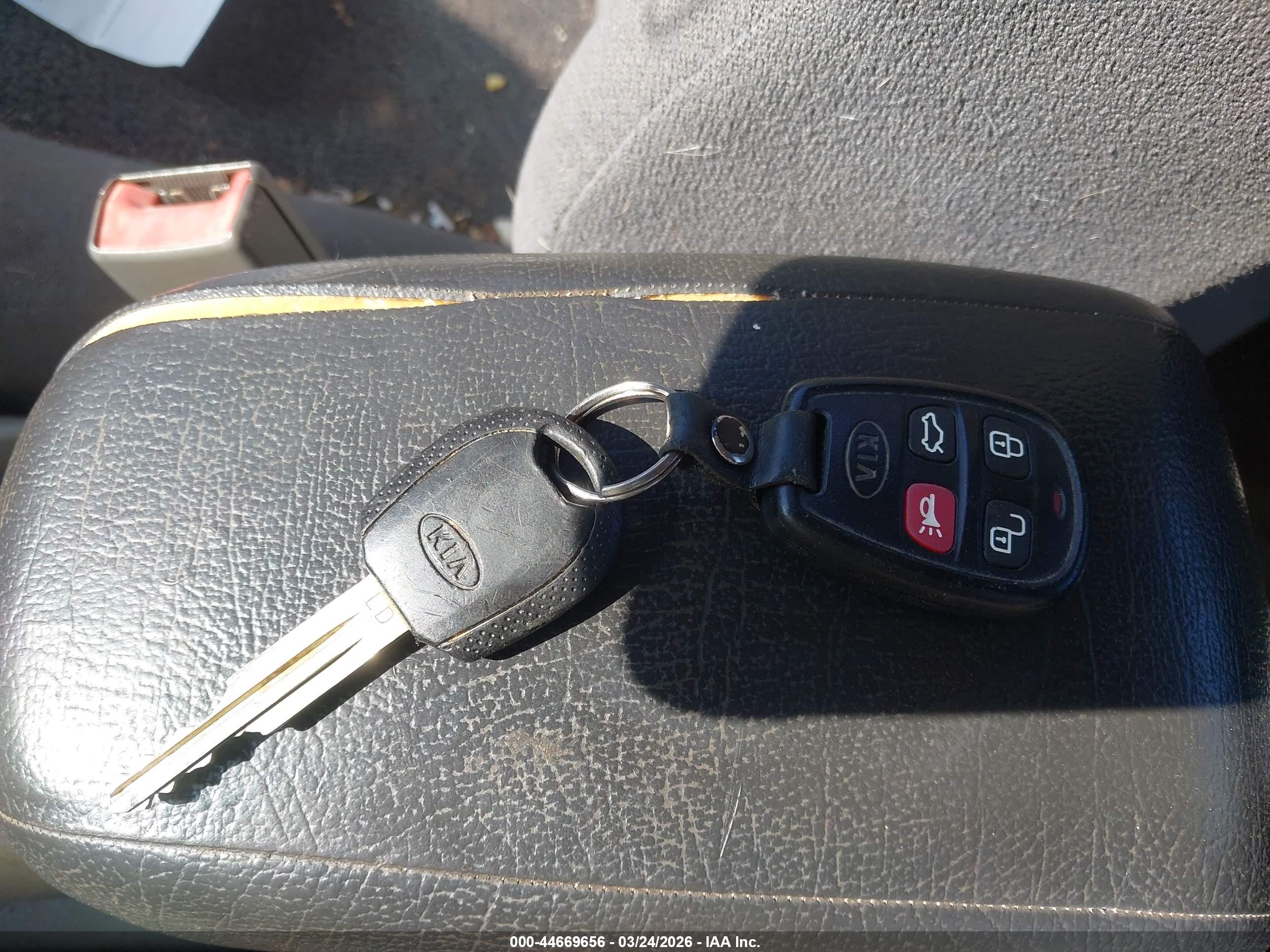 KIA SPECTRA image 11