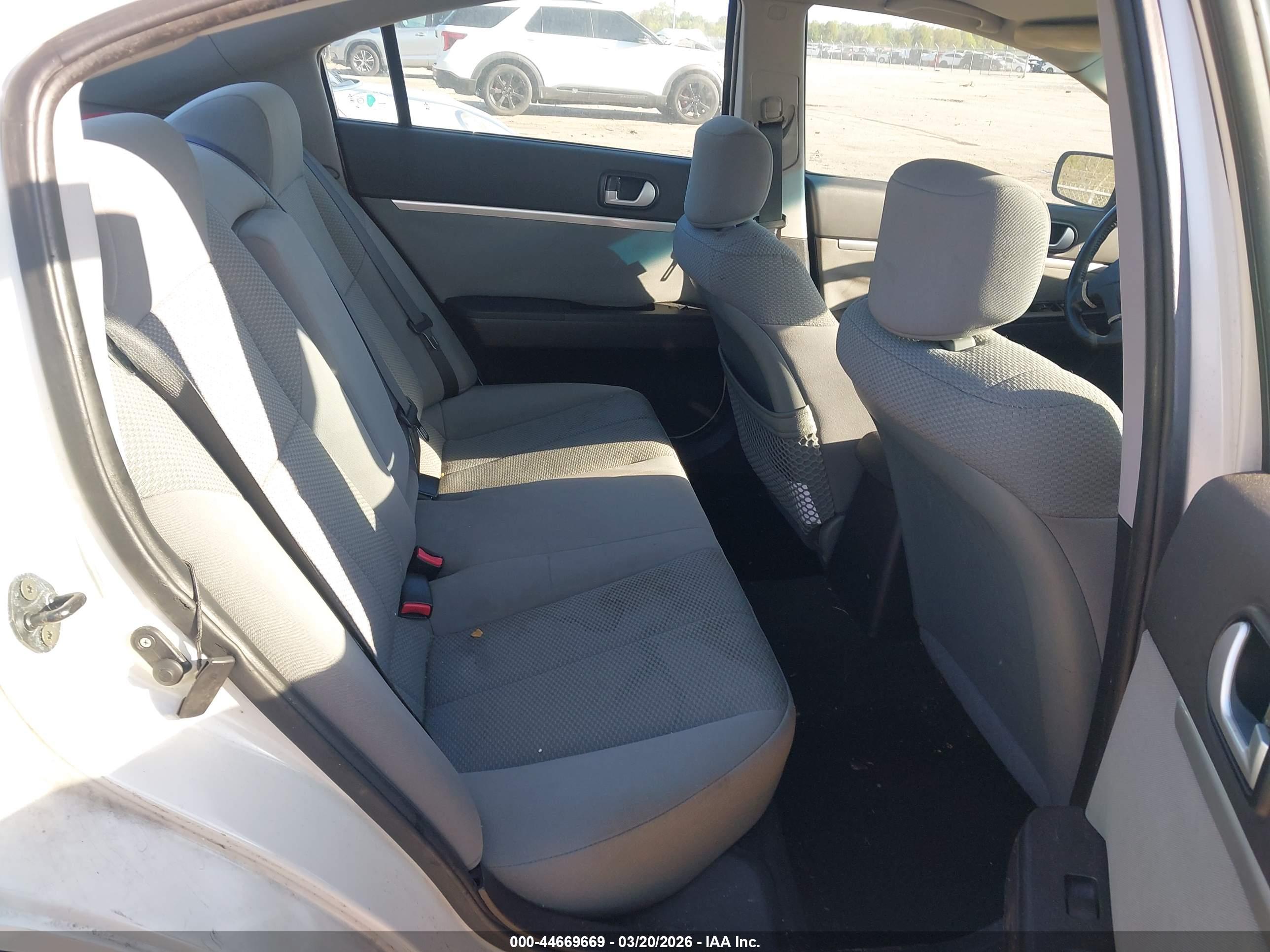 MITSUBISHI GALANT image 8