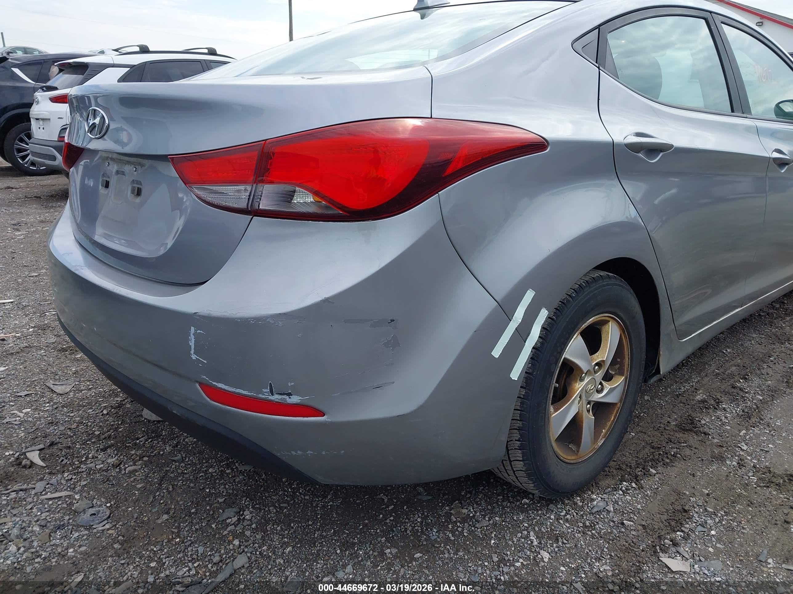 HYUNDAI ELANTRA image 6