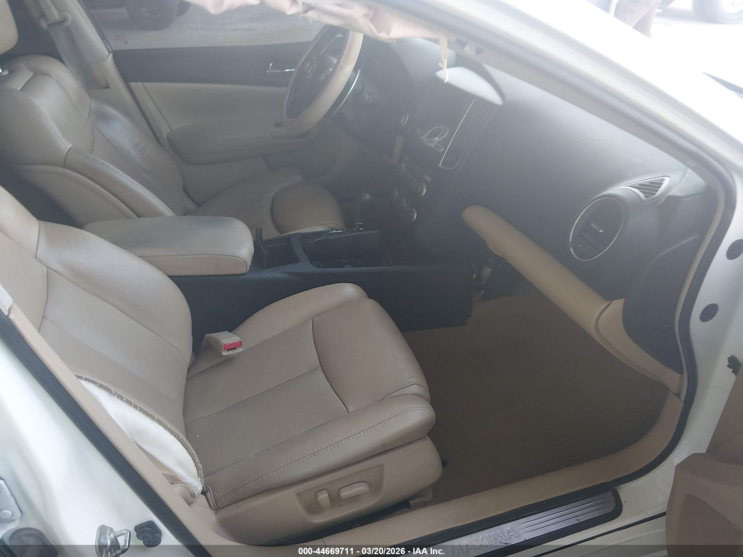 NISSAN MAXIMA image 5