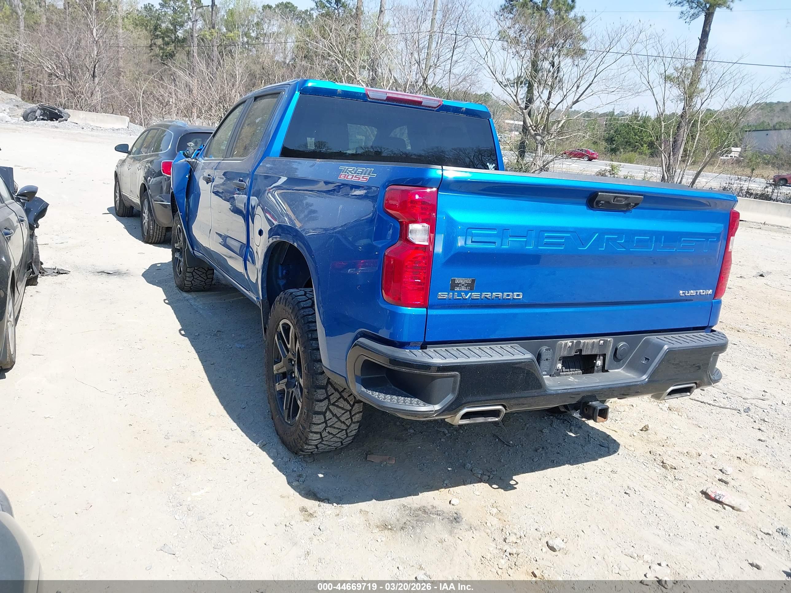 CHEVROLET SILVERADO image 3
