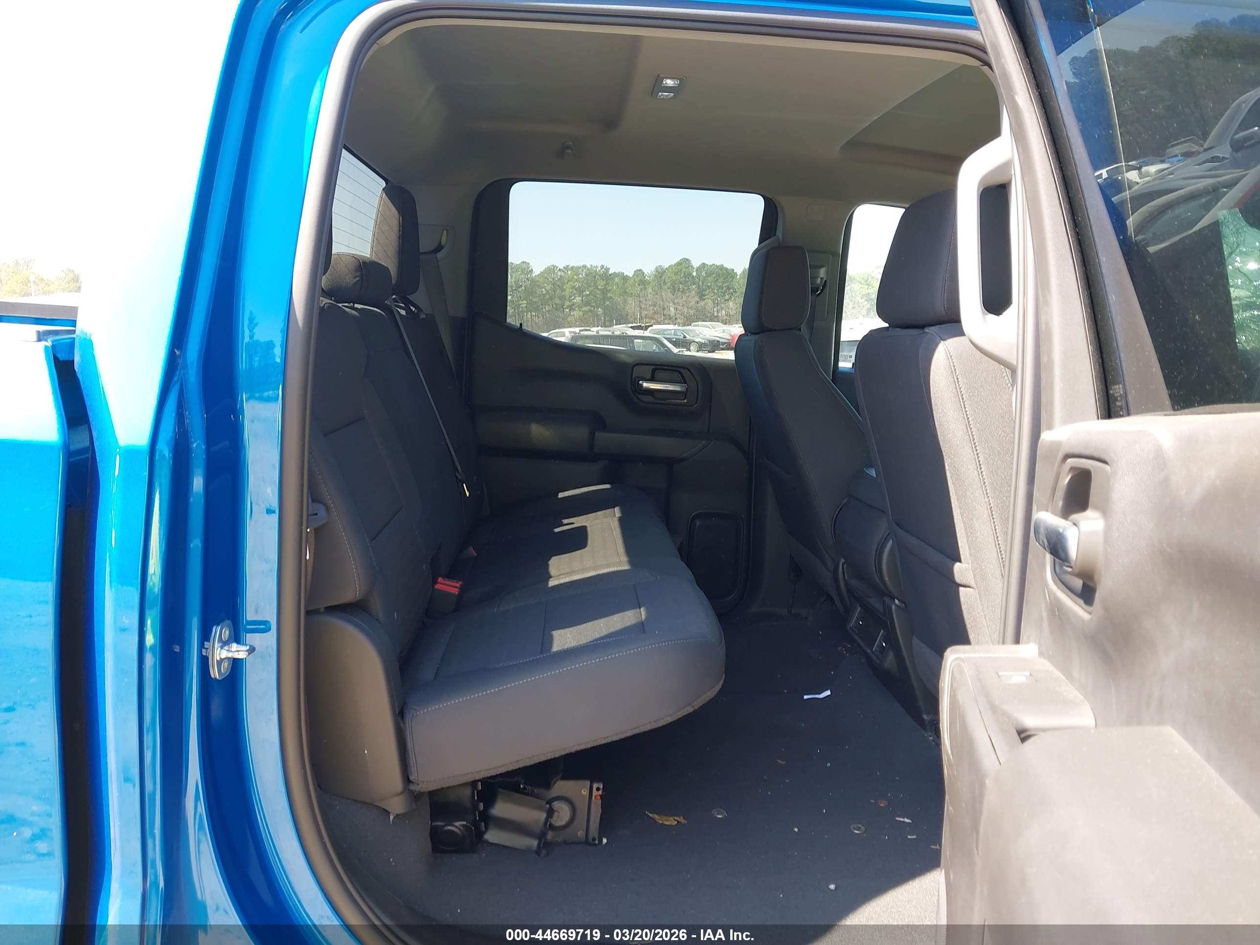 CHEVROLET SILVERADO image 8