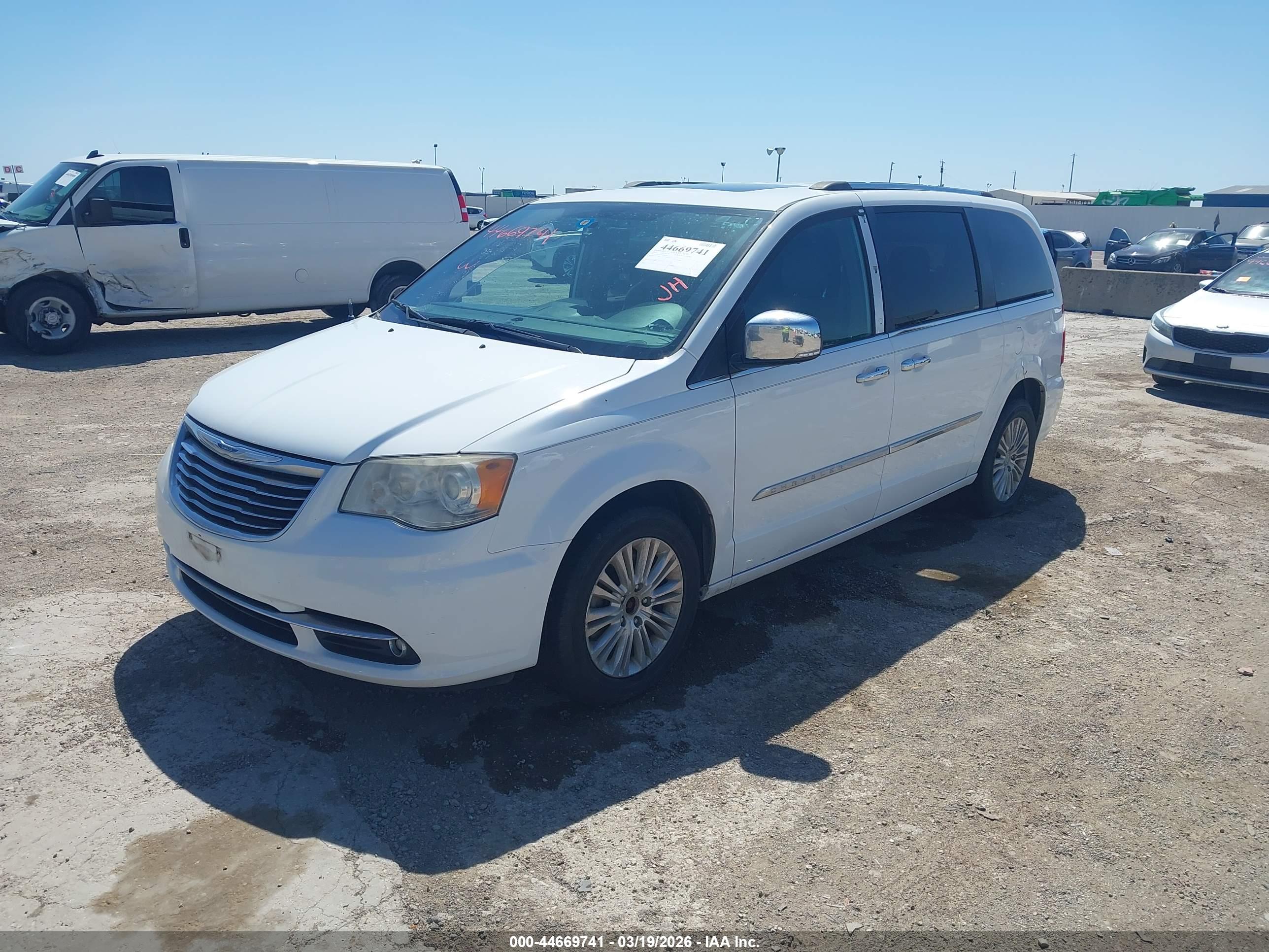 CHRYSLER TOWN image 2