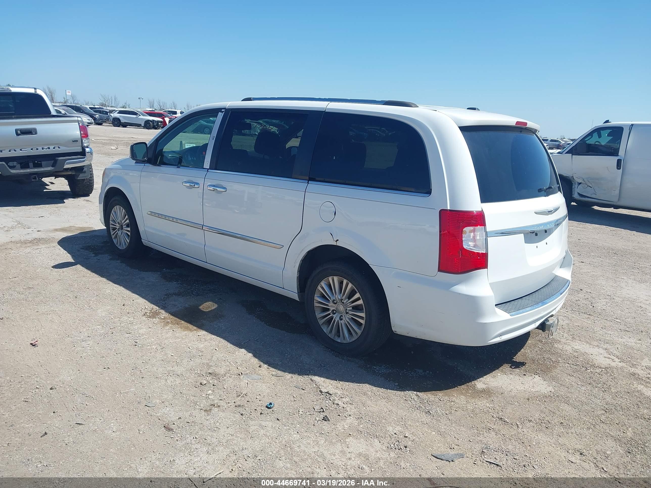 CHRYSLER TOWN image 3