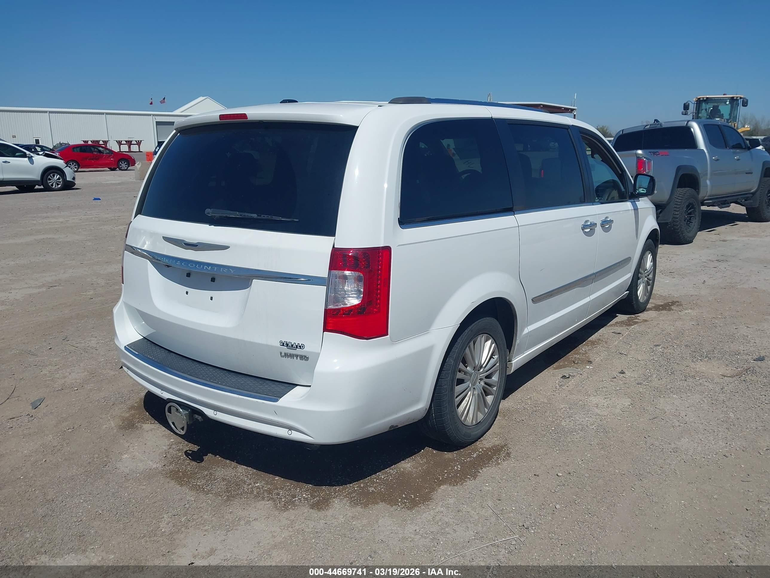 CHRYSLER TOWN image 4