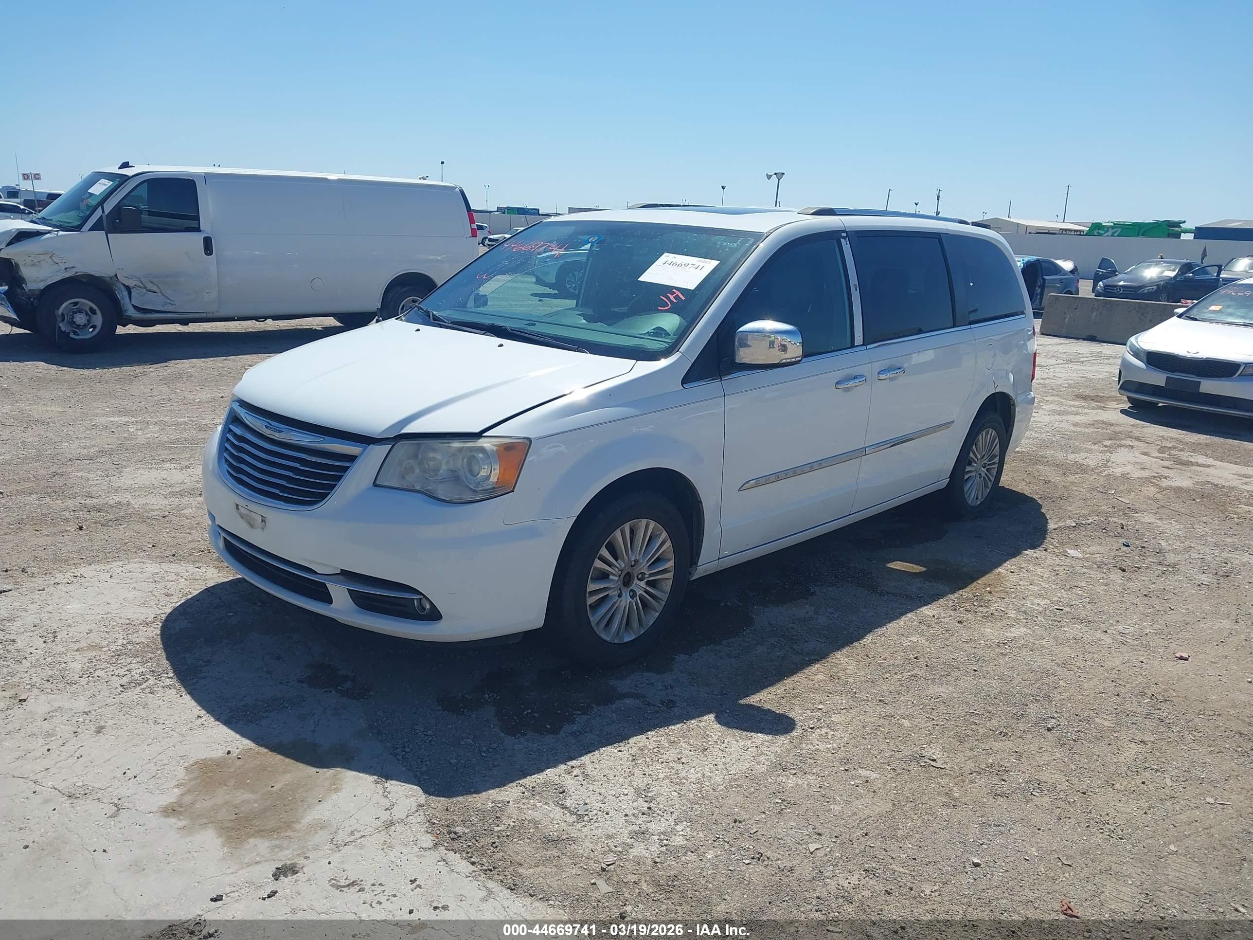 CHRYSLER TOWN image 6